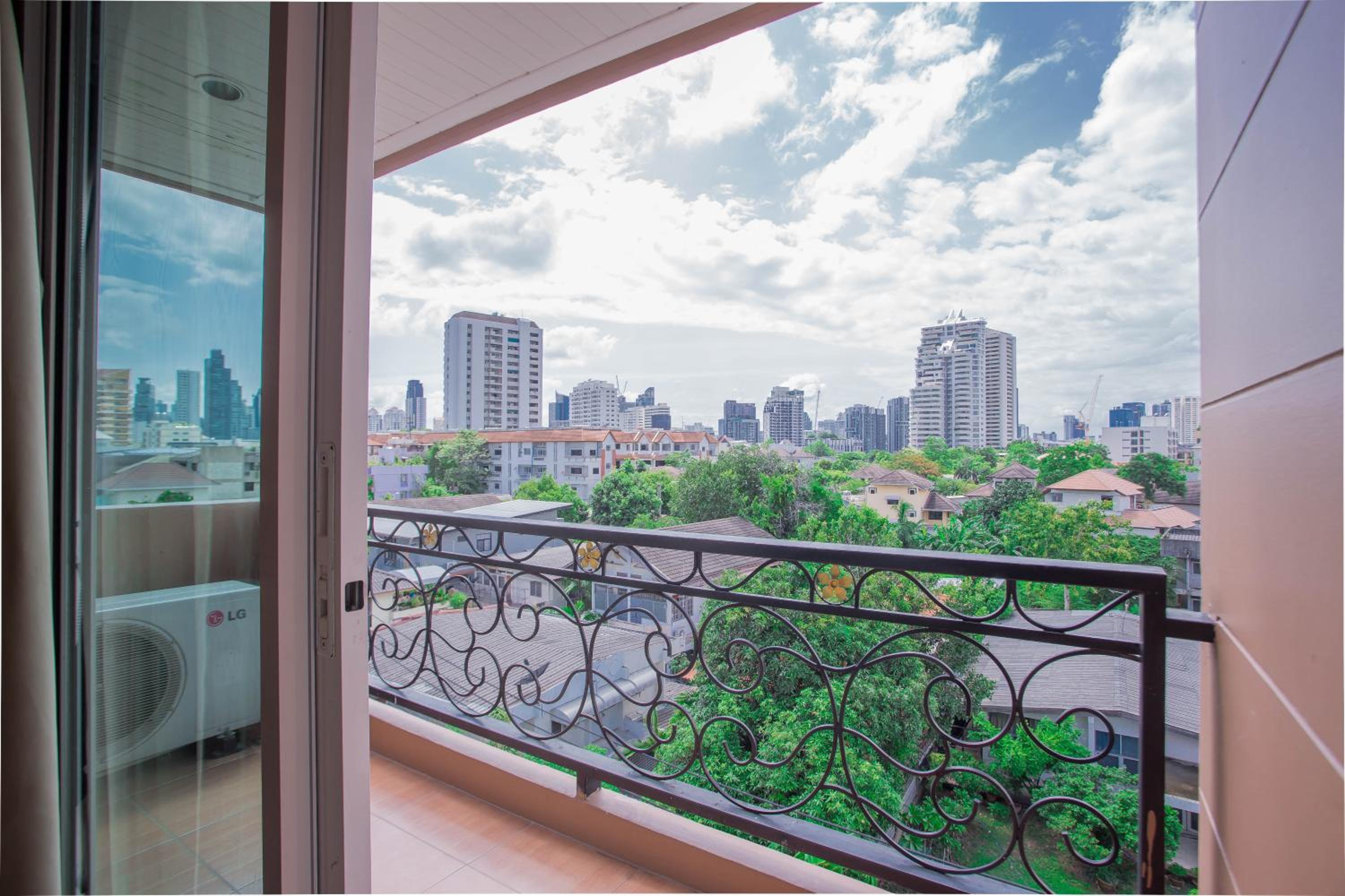 Apartment with Balcony photo 3