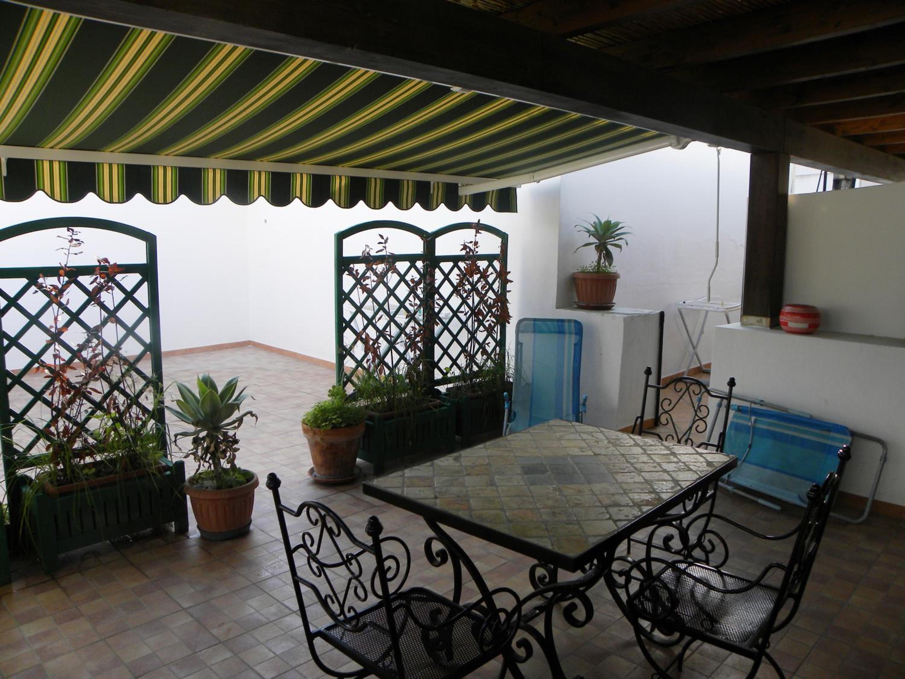 Studio with External Kitchenette (2 Adults) - Photo 15