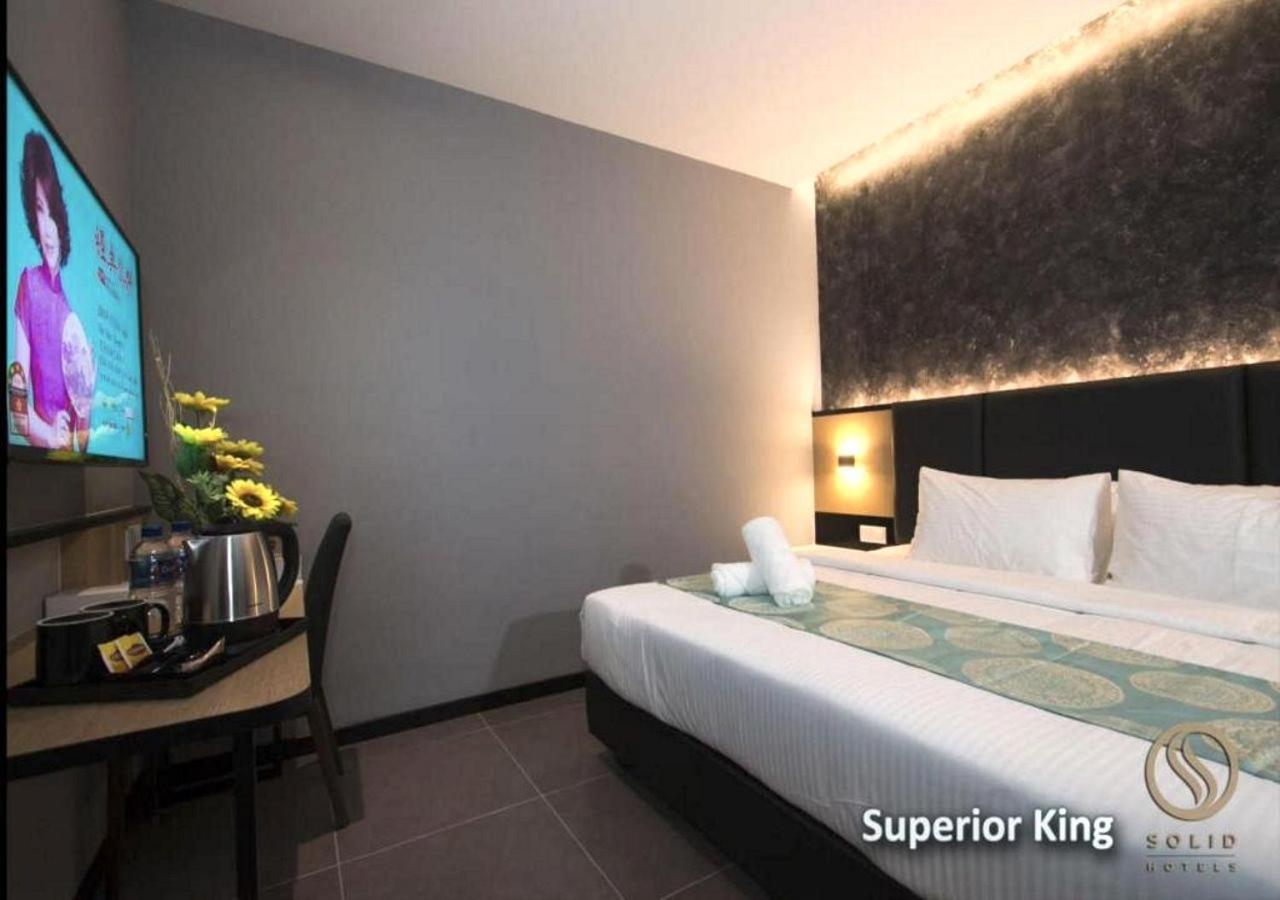 Standard King Room photo 3