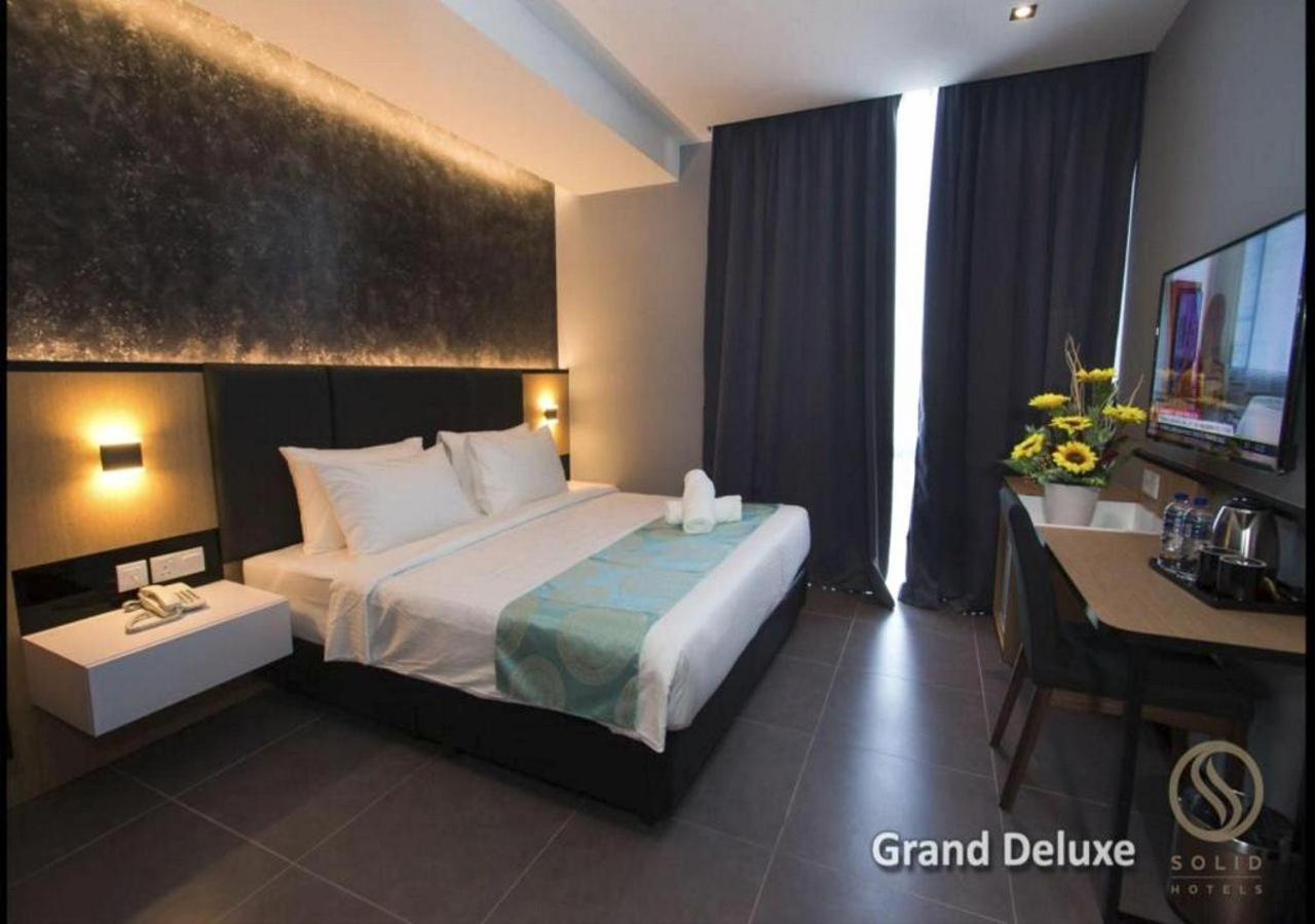 Deluxe King Room photo 1