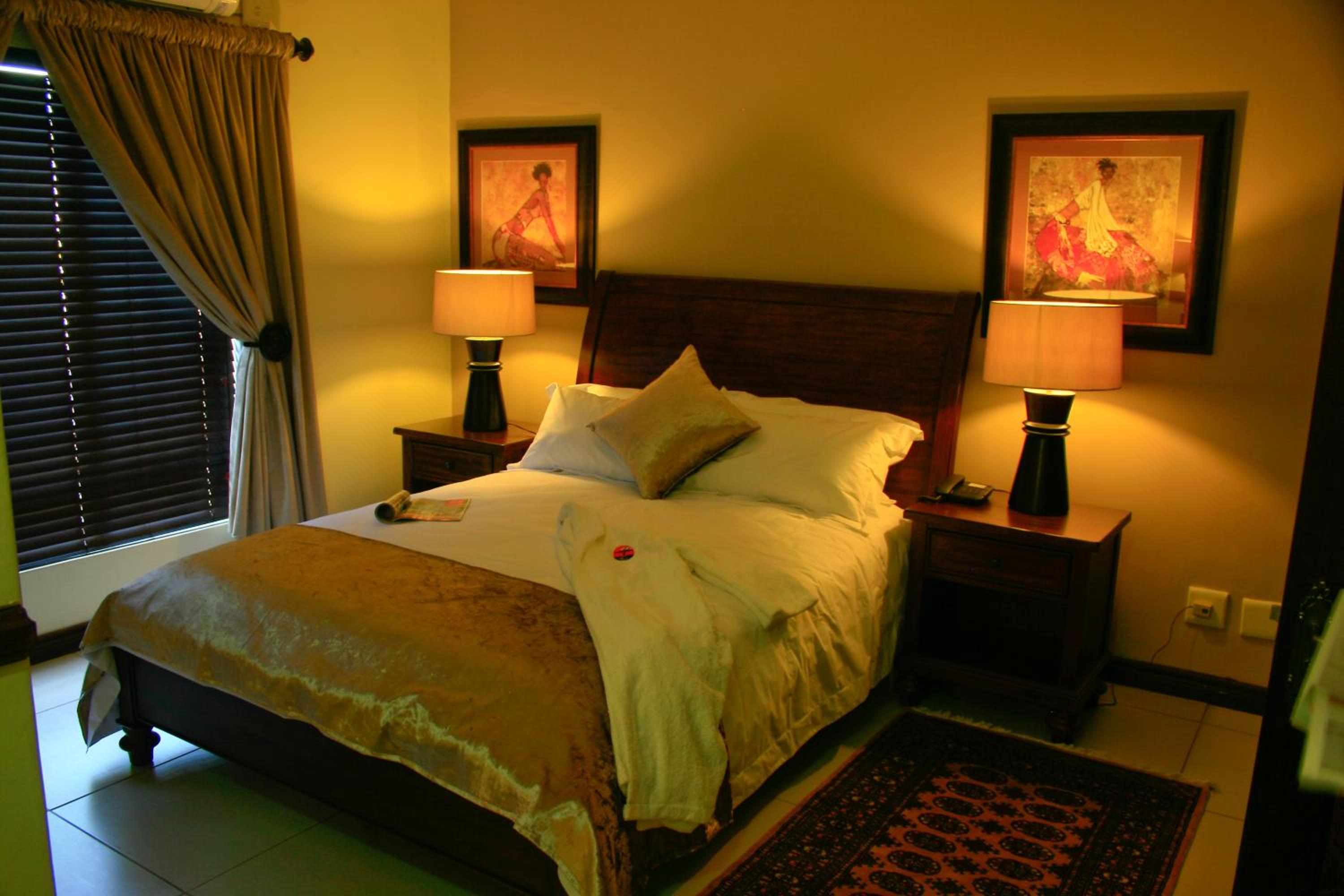 Queen Room with Shower only photo 3