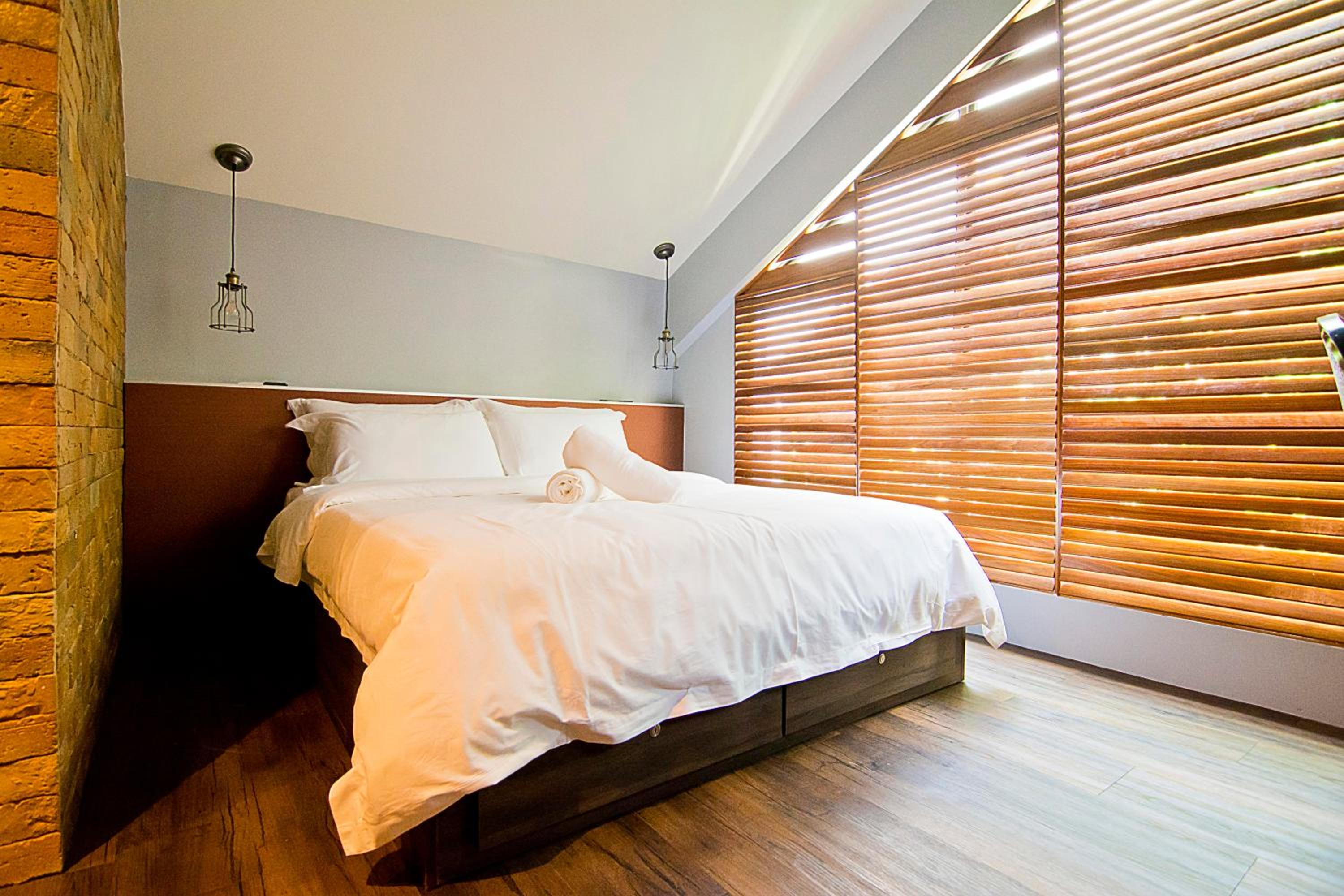 Deluxe Queen Room - Photo 2