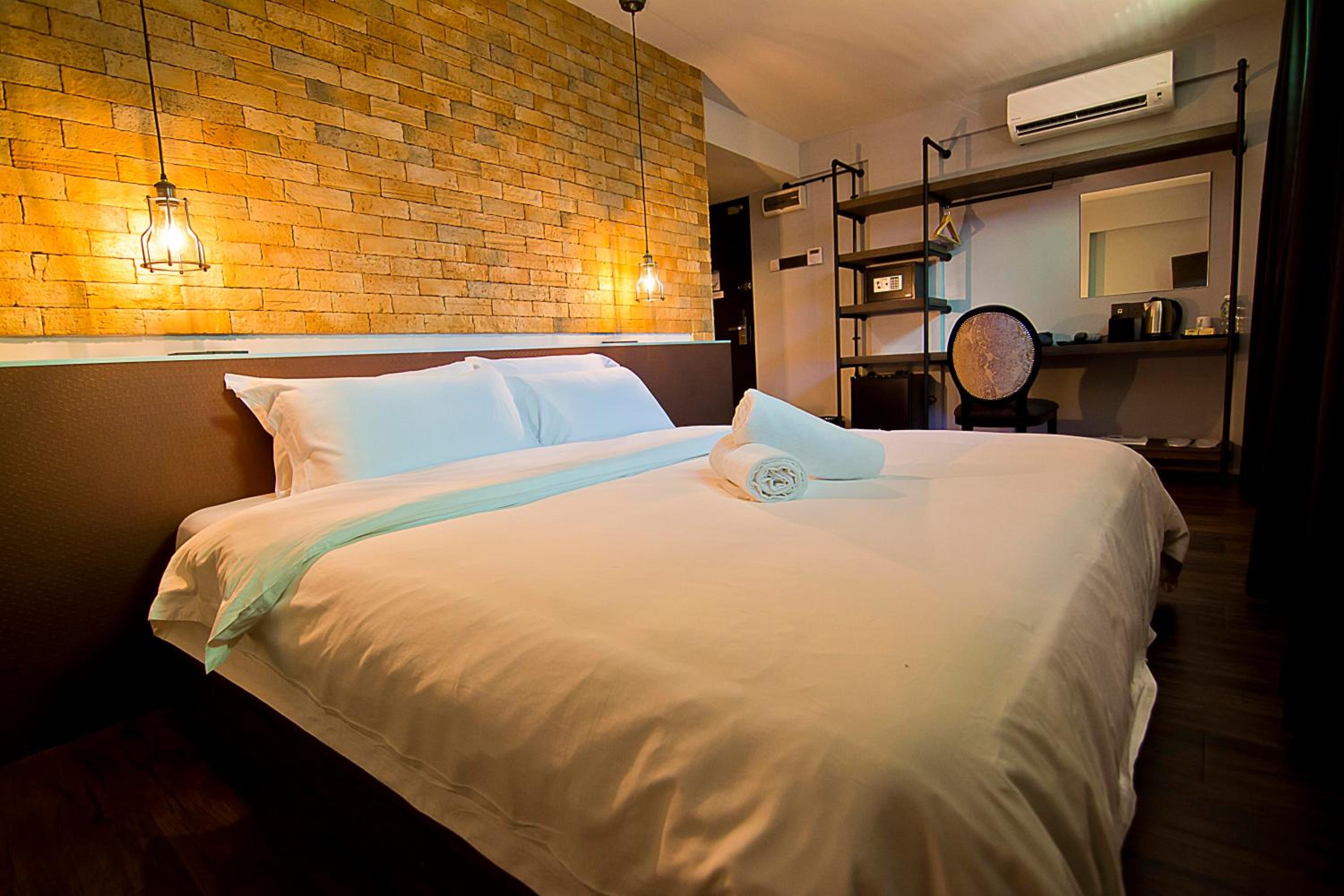 Deluxe King Room - Photo 1