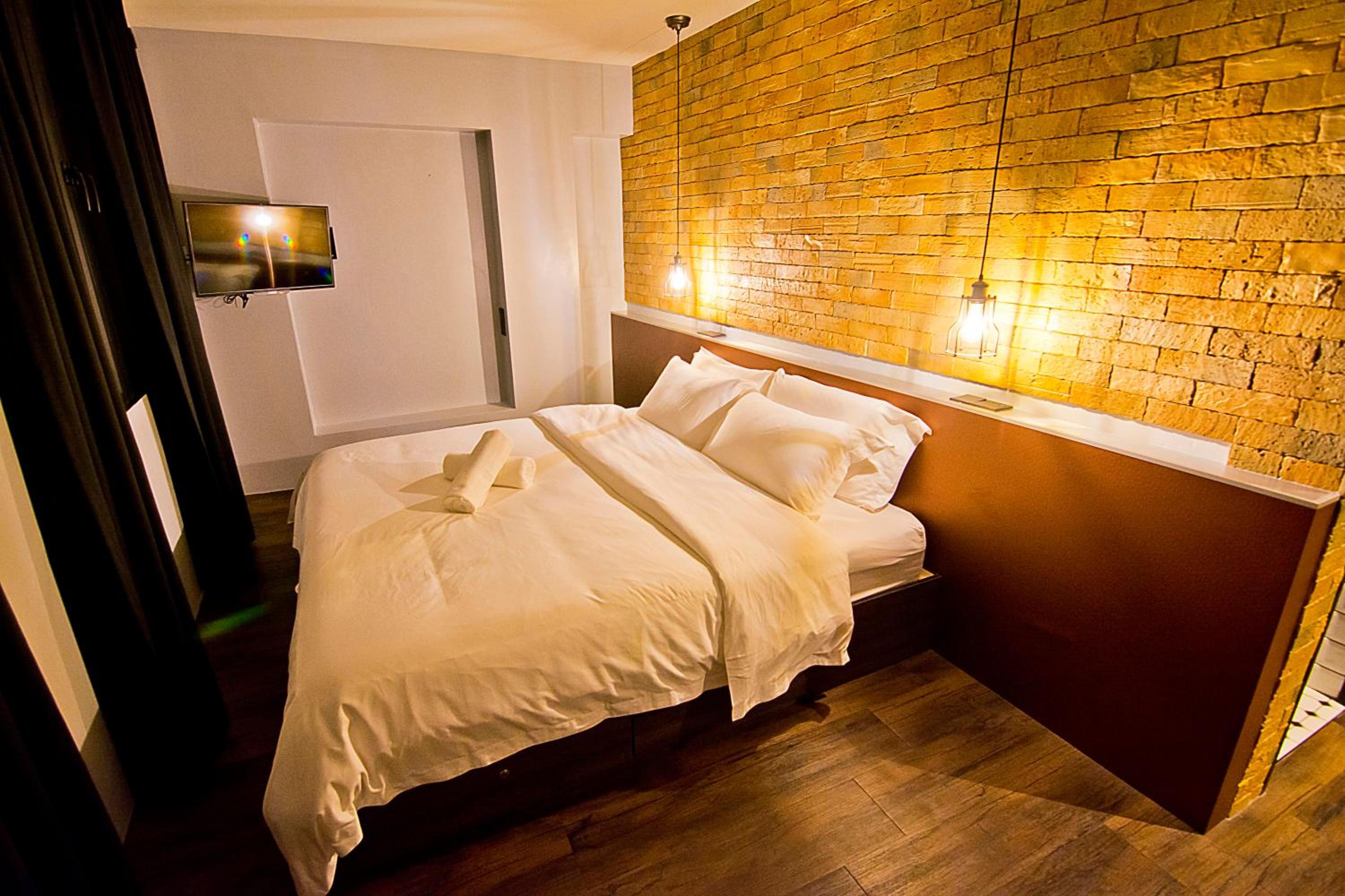 Deluxe King Room - Photo 6