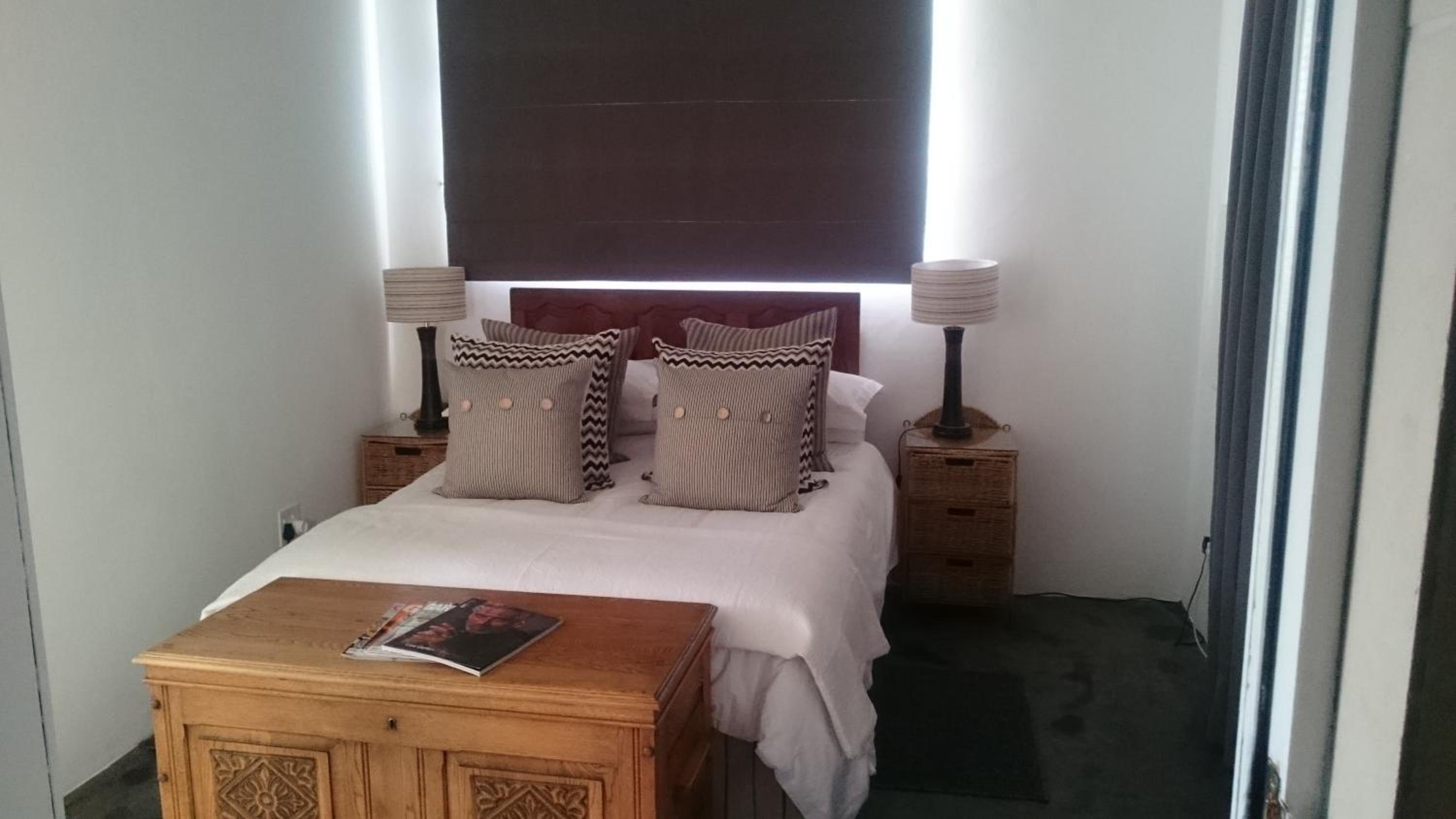 One-Bedroom Apartment - Photo 1