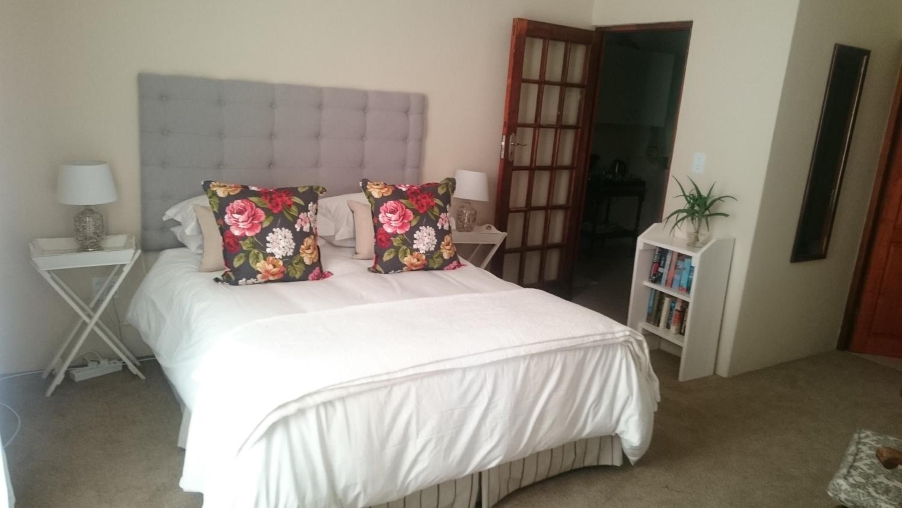 One-Bedroom Apartment - Photo 11