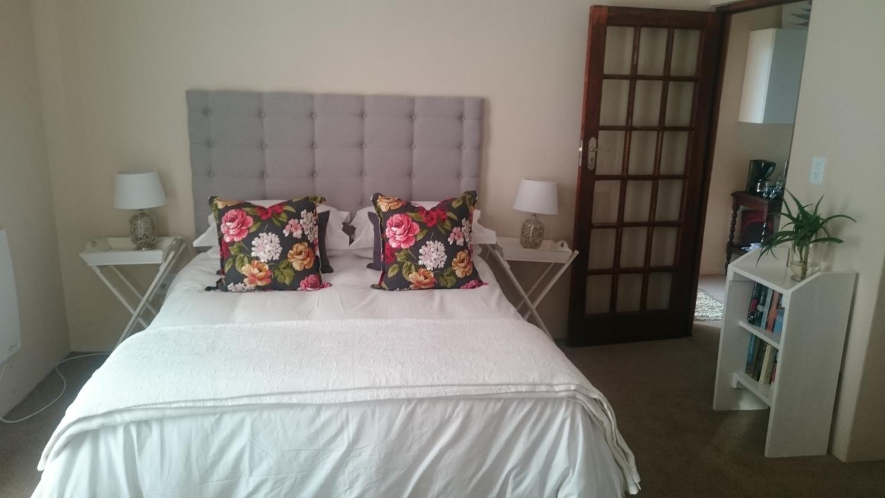 One-Bedroom Apartment - Photo 12