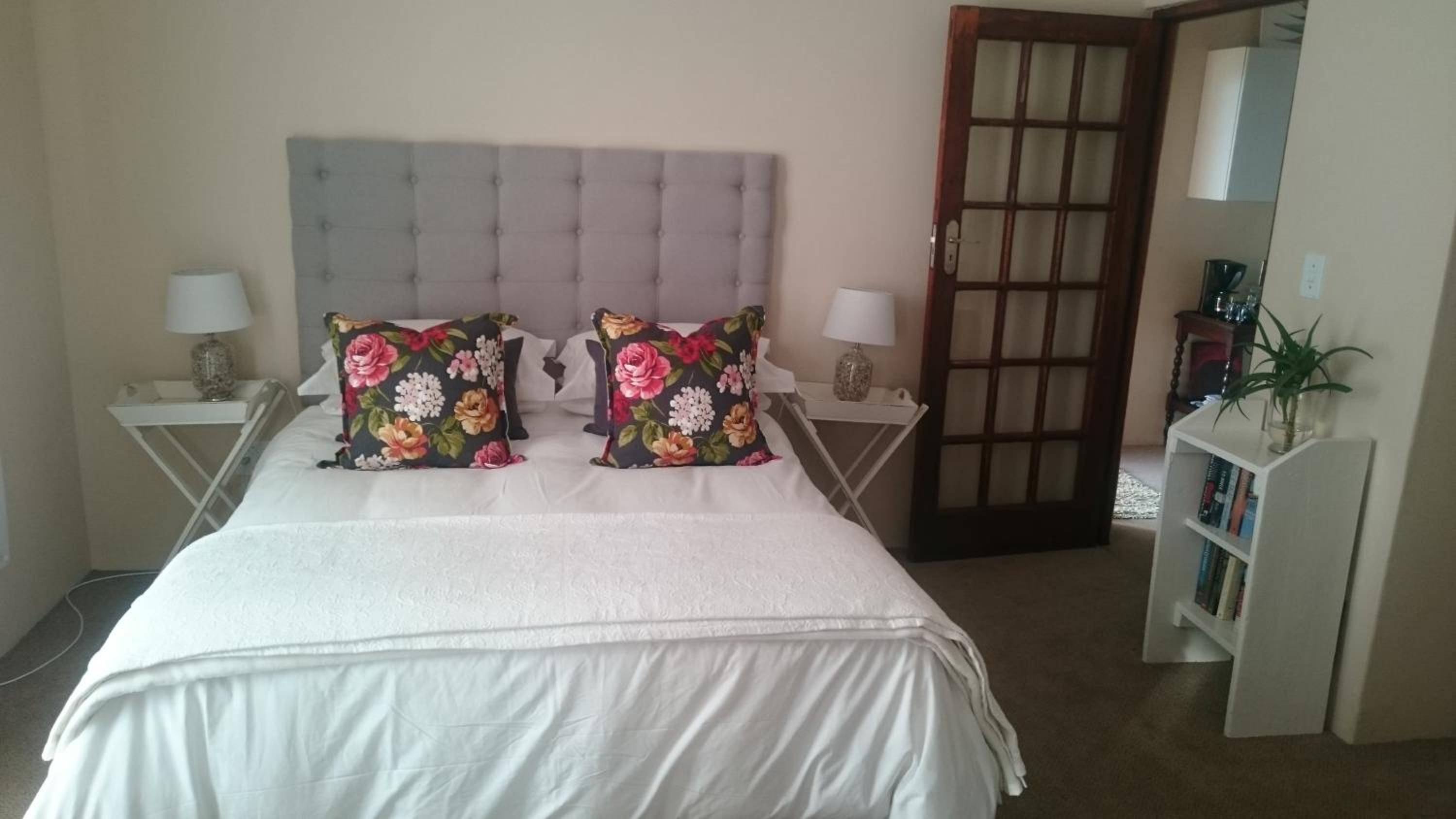 One-Bedroom Apartment - Photo 1
