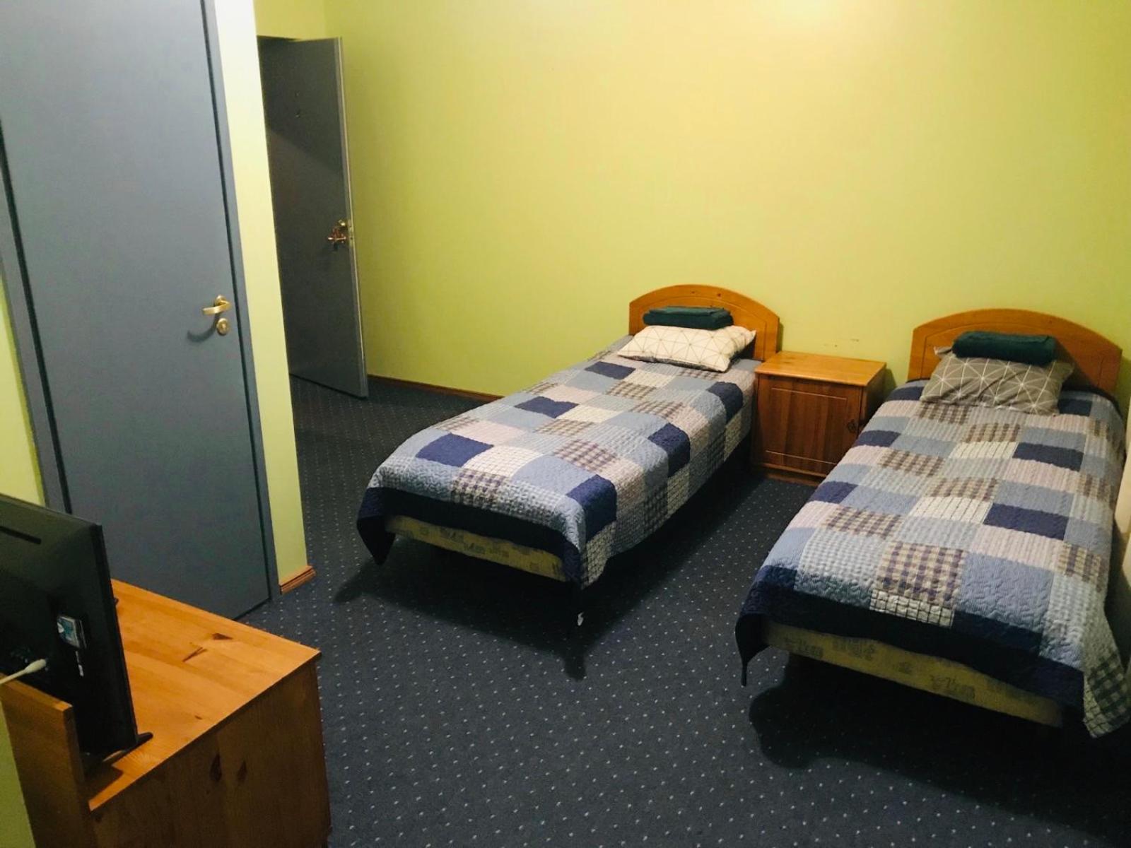 Budget Twin Room - Photo 2