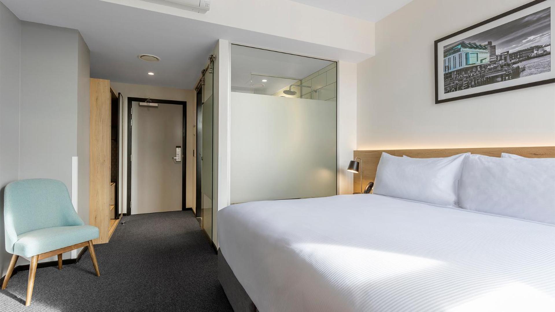 Hotel Room with City View  - Photo 4