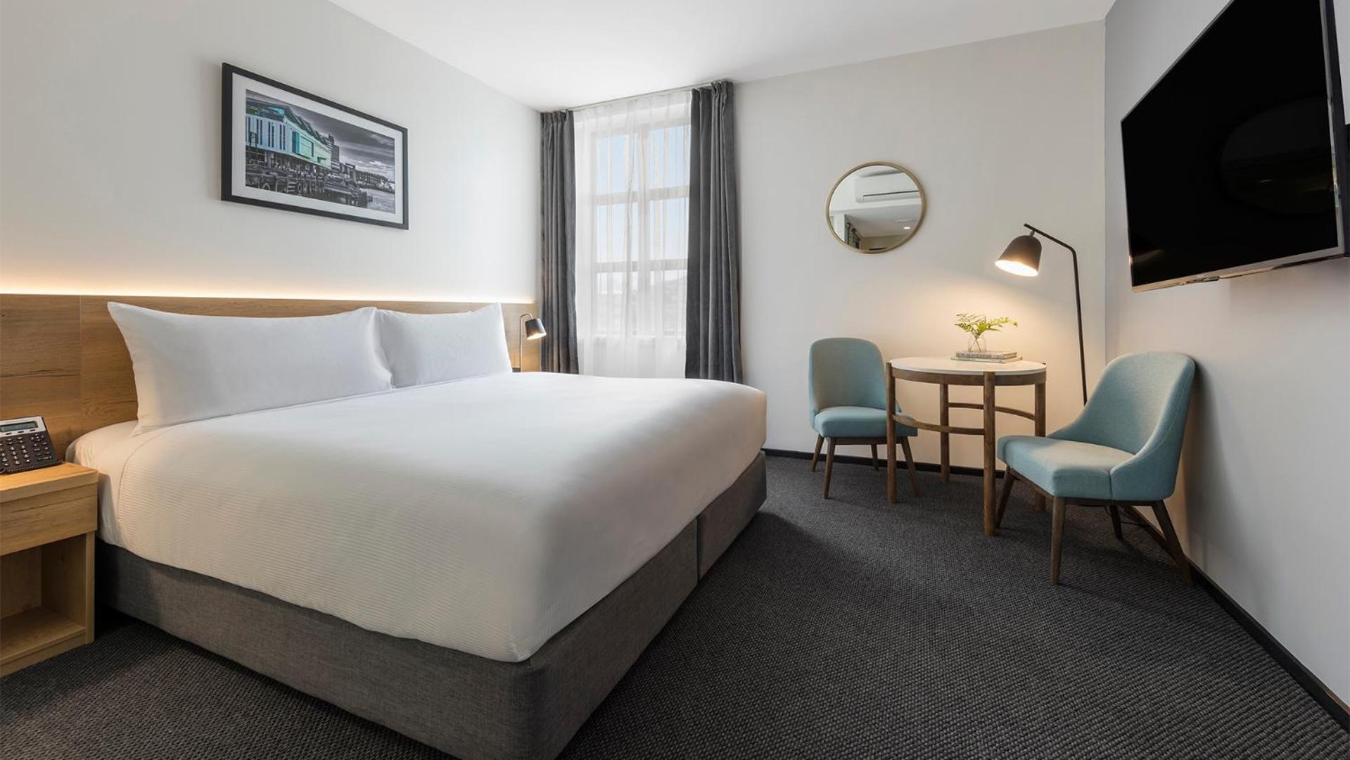 Hotel Room with City View  - Photo 1