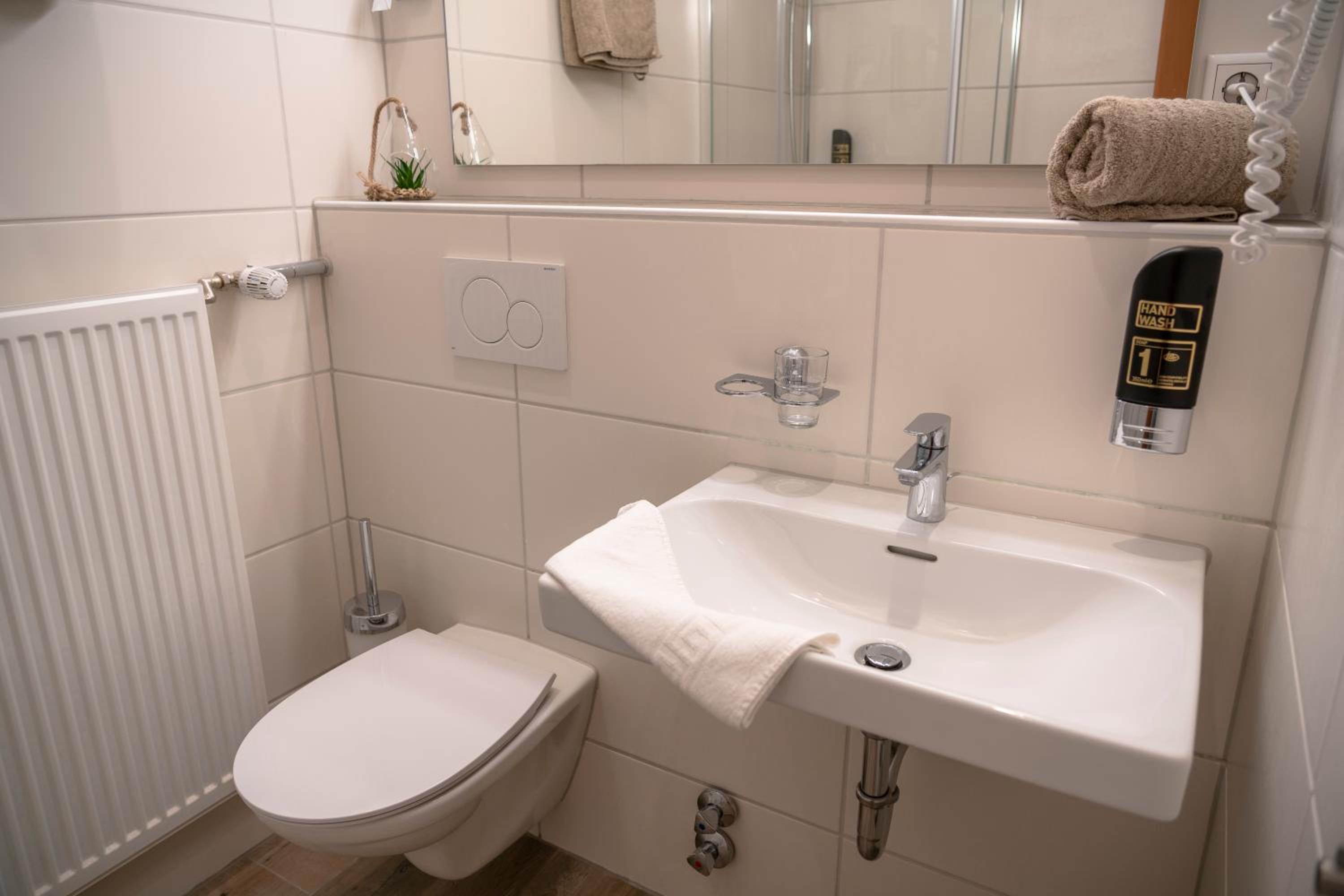 Standard Single Room with Shower photo 2