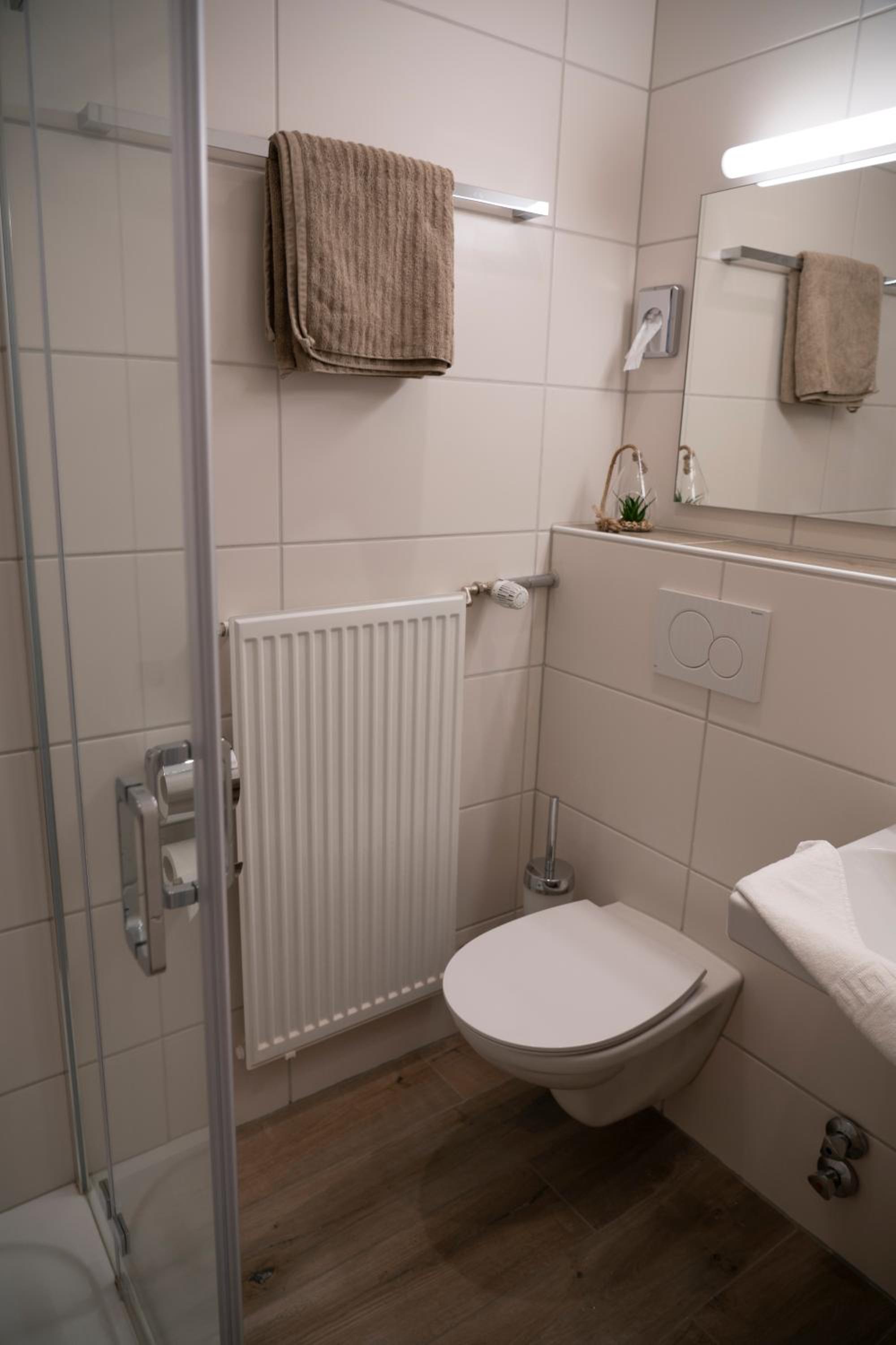 Standard Single Room with Shower photo 3