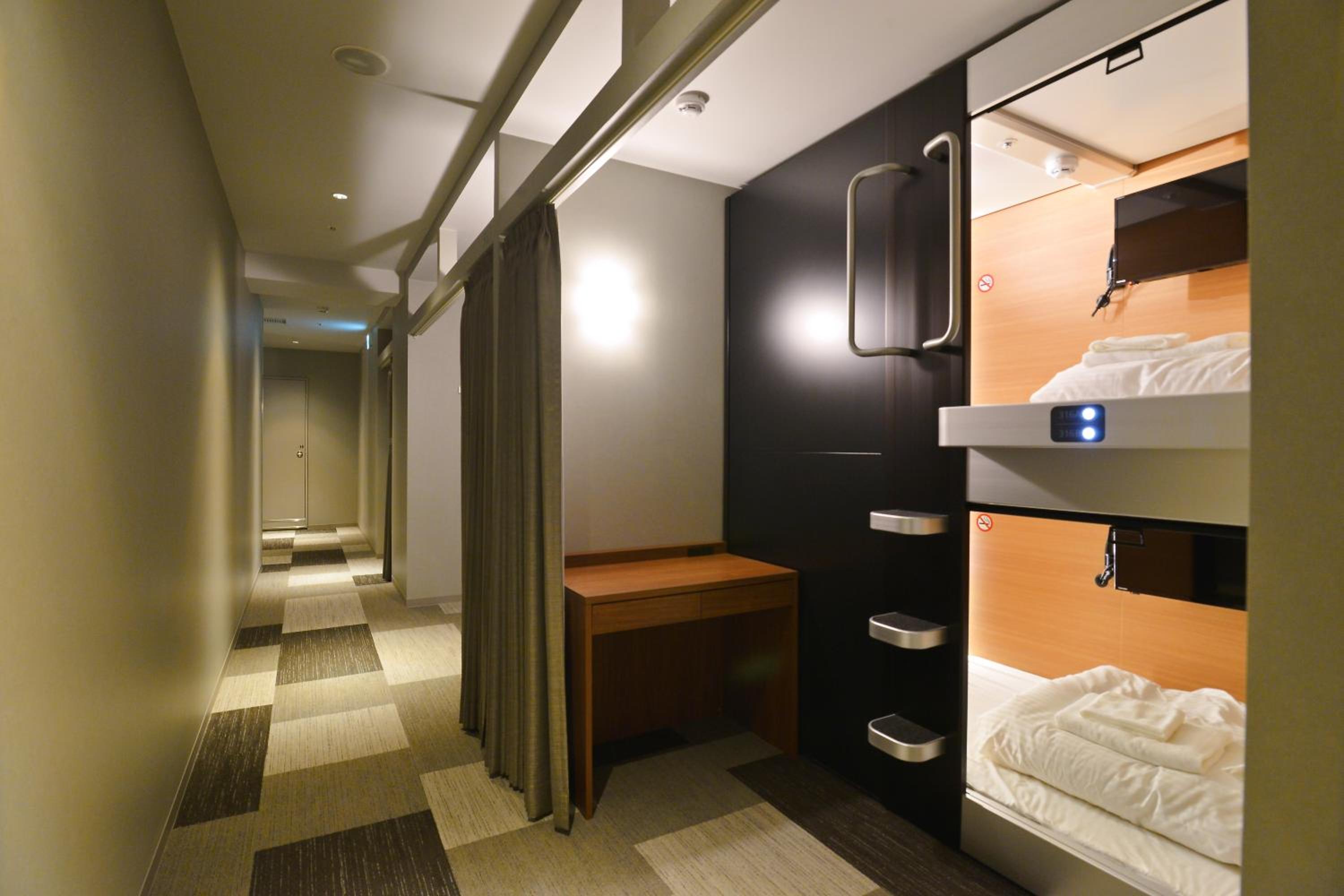 Private Twin Cabin - Female Only - Photo 4