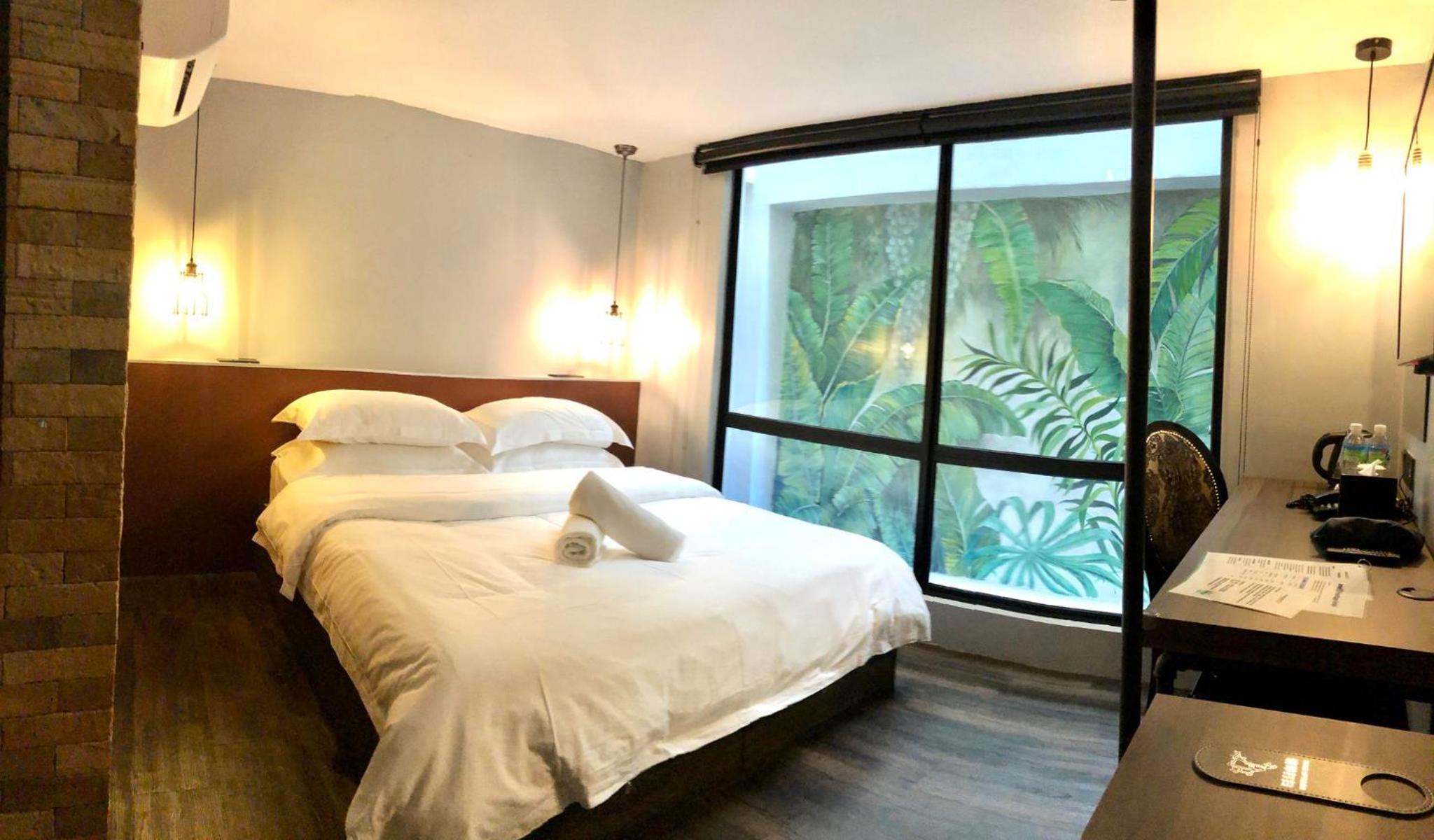 Deluxe Queen Room - Photo 3