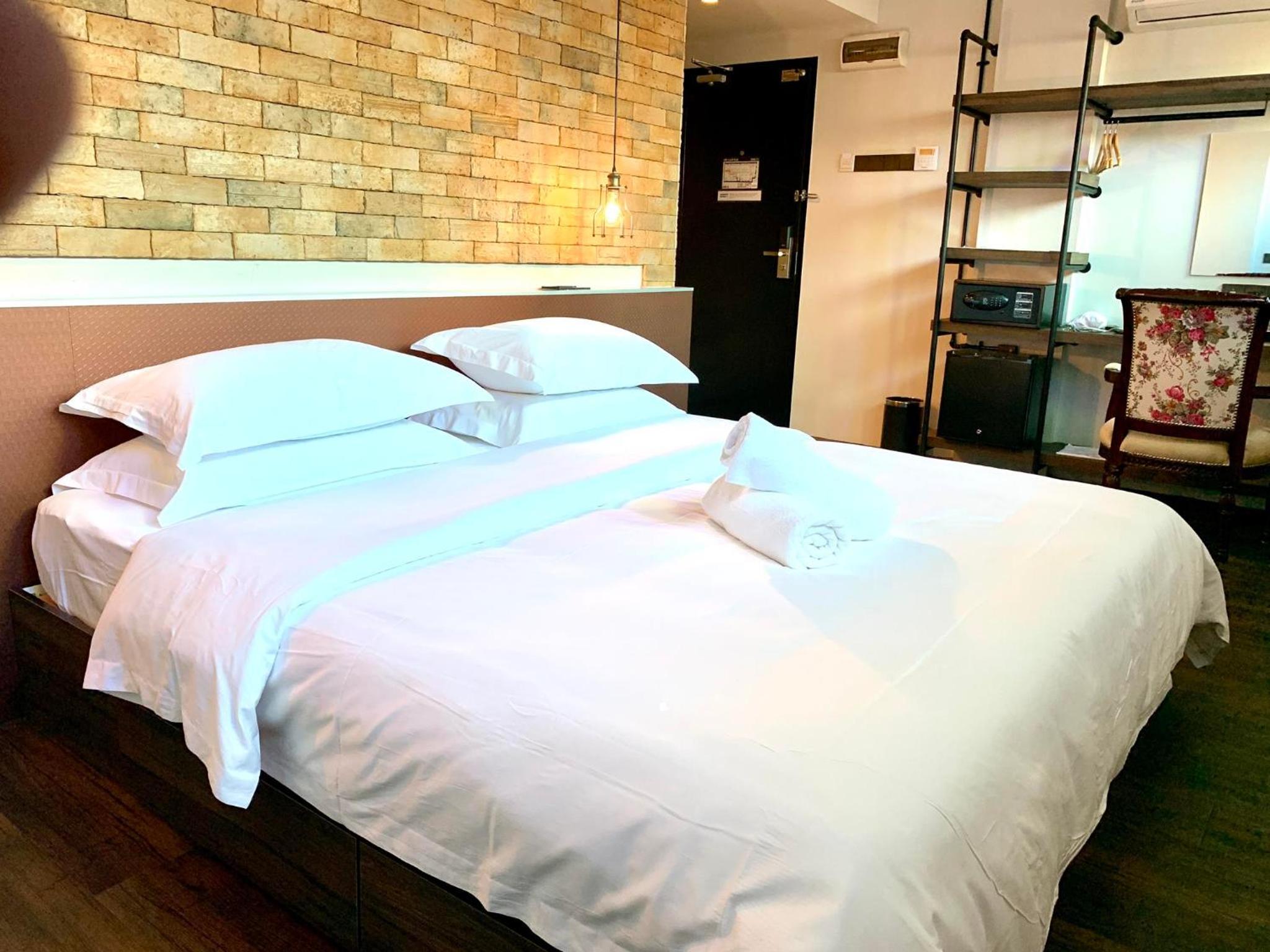 Deluxe King Room - Photo 4