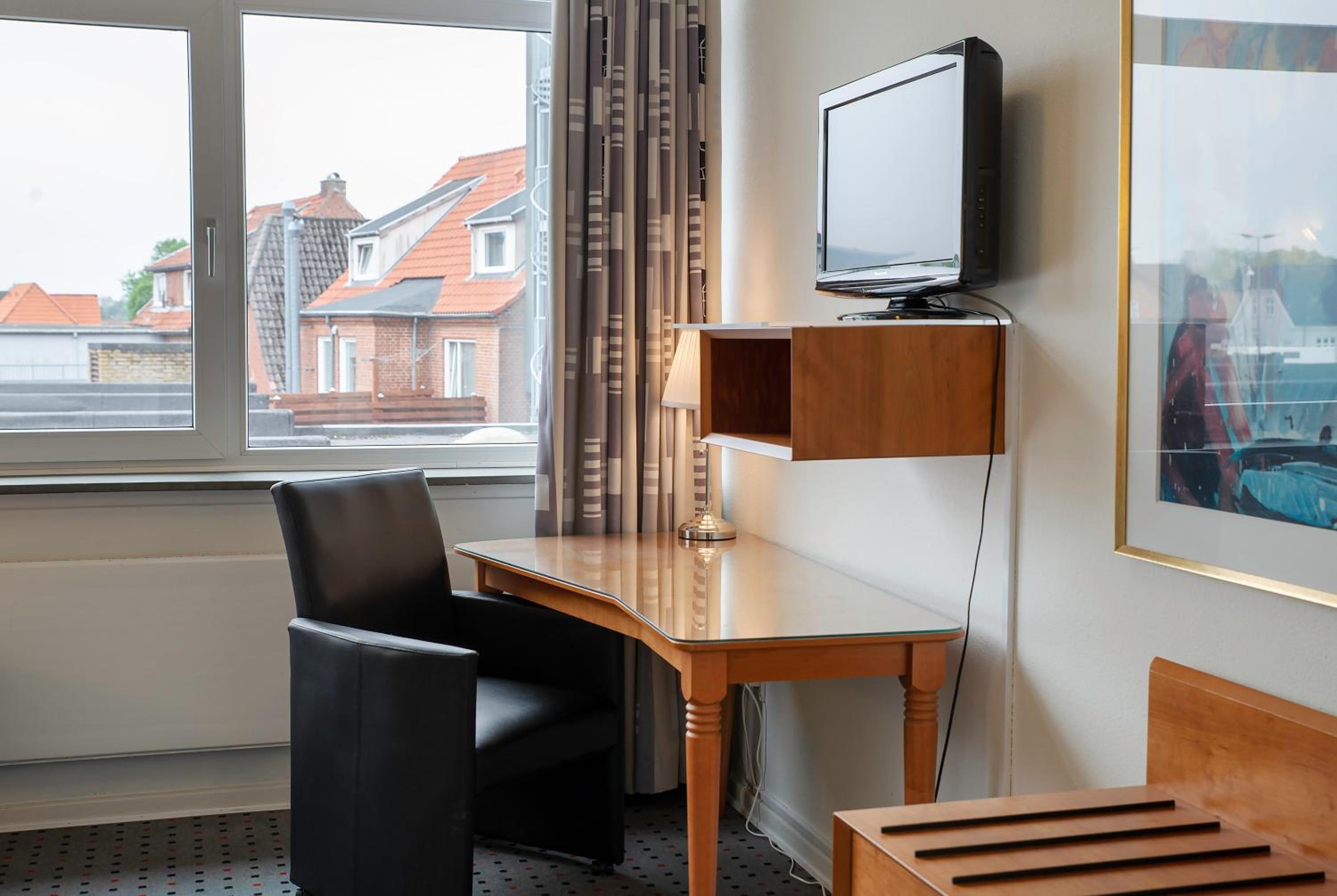 Standard Double or Twin Room photo 3