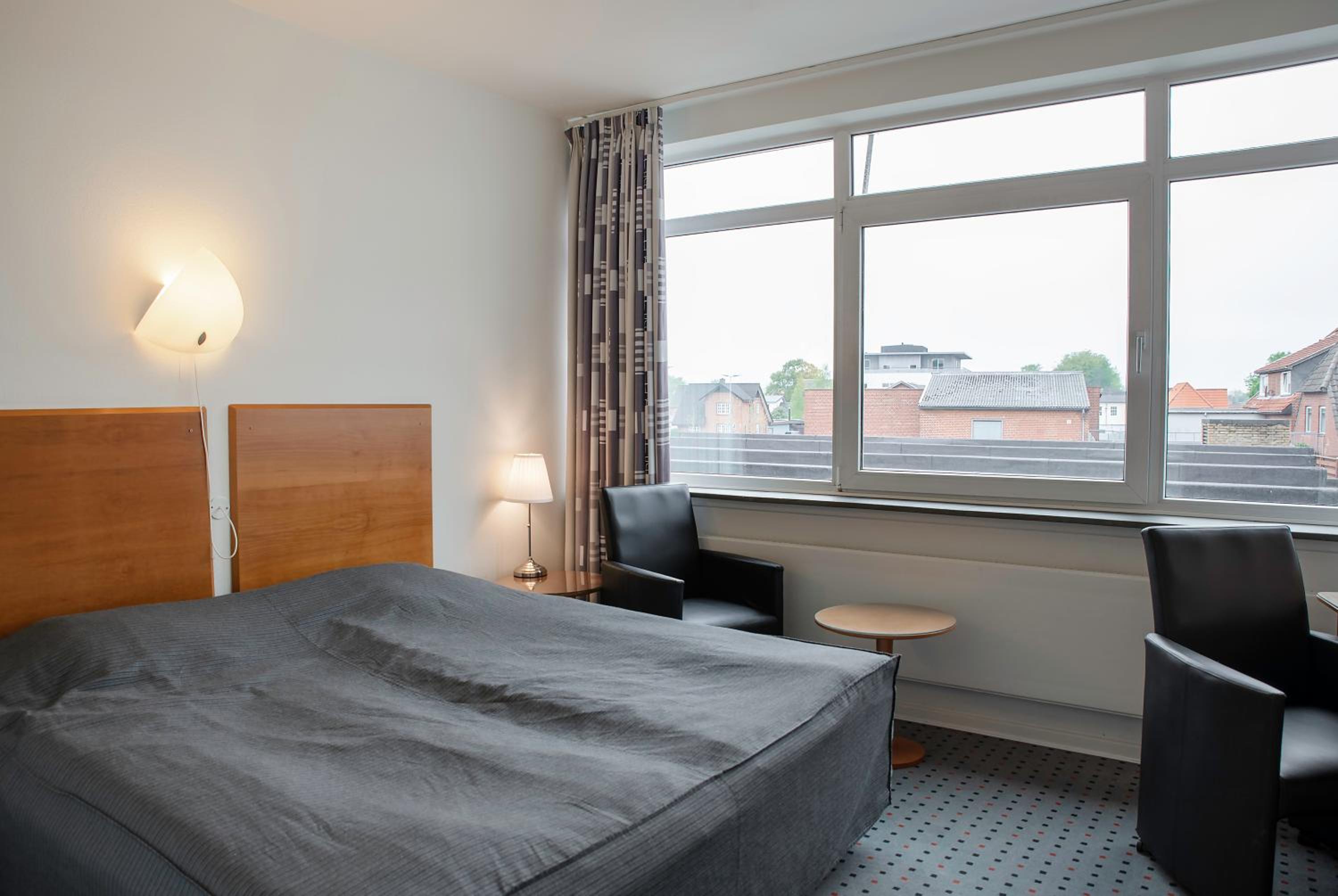 Standard Double or Twin Room photo 2