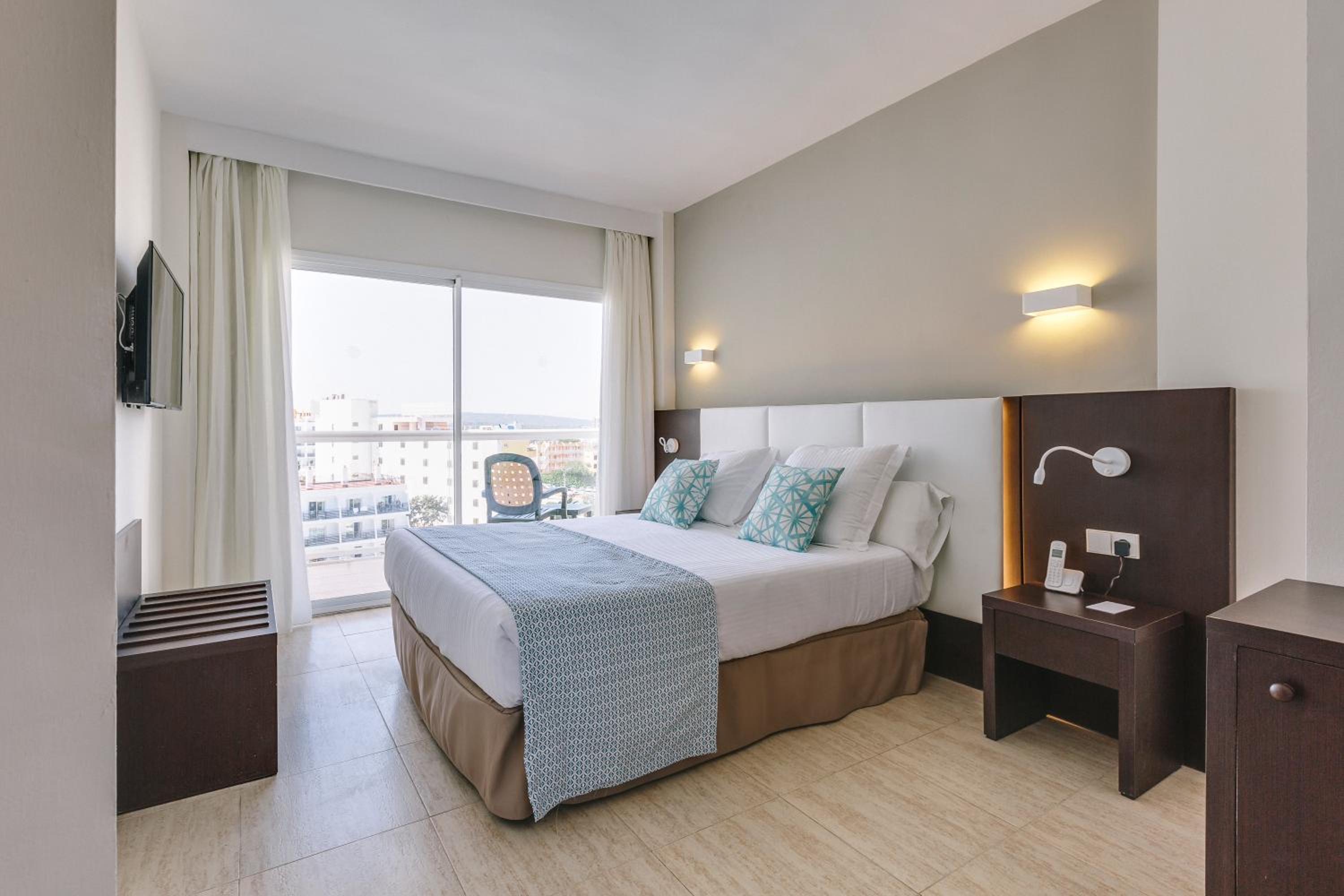 Superior Double Room (2 Adults) - High Floor photo 2