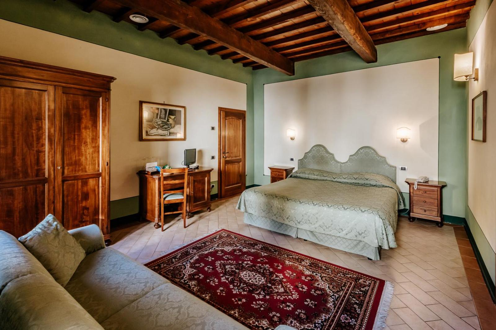 Deluxe Double Room - Photo 9