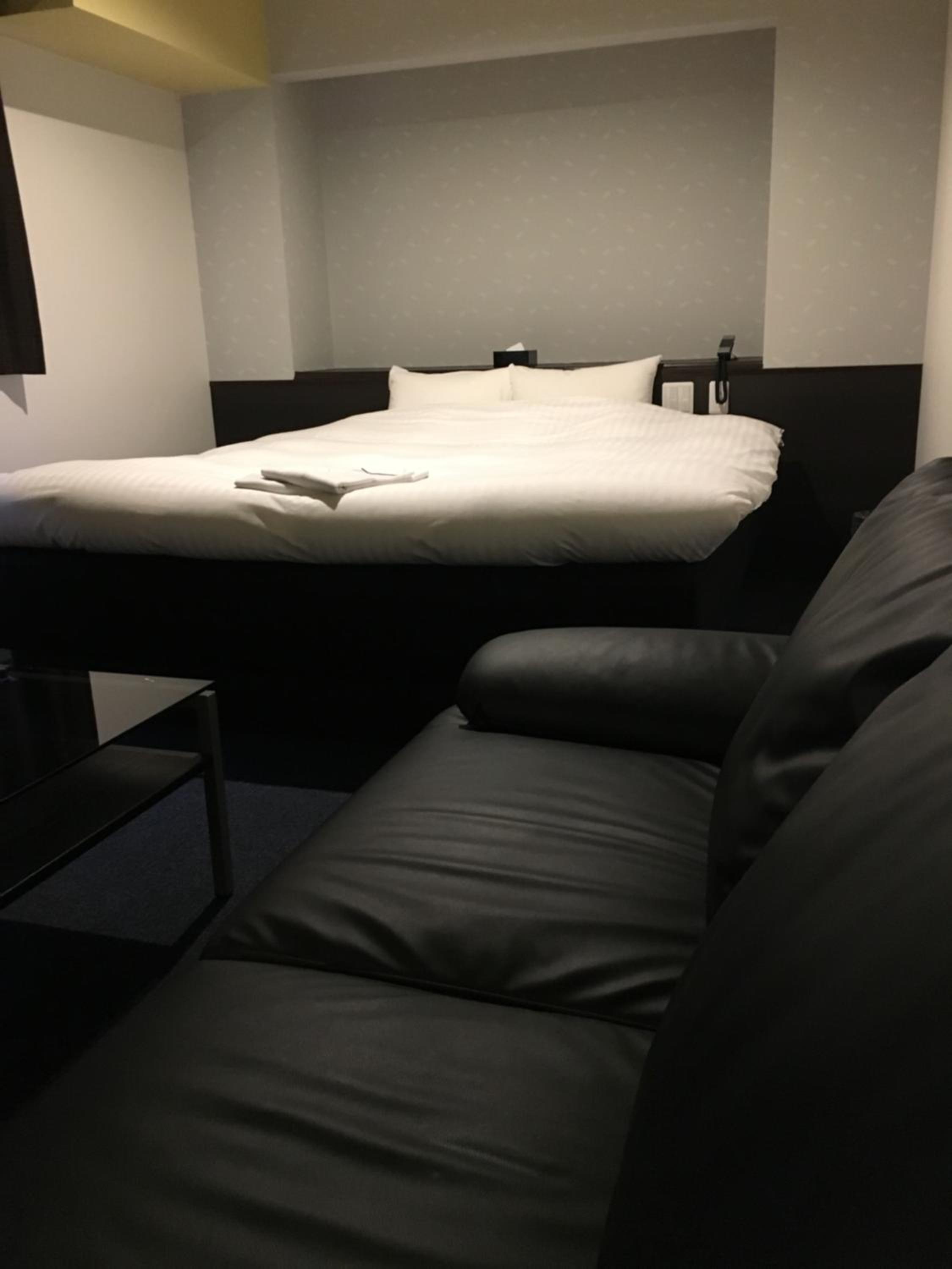 Queen Room - Non-Smoking - Photo 7