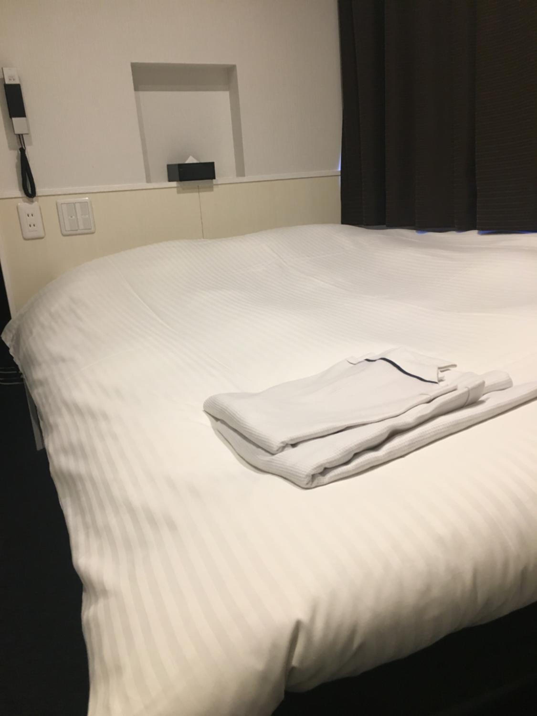 Double Room - Non-Smoking  - Photo 8