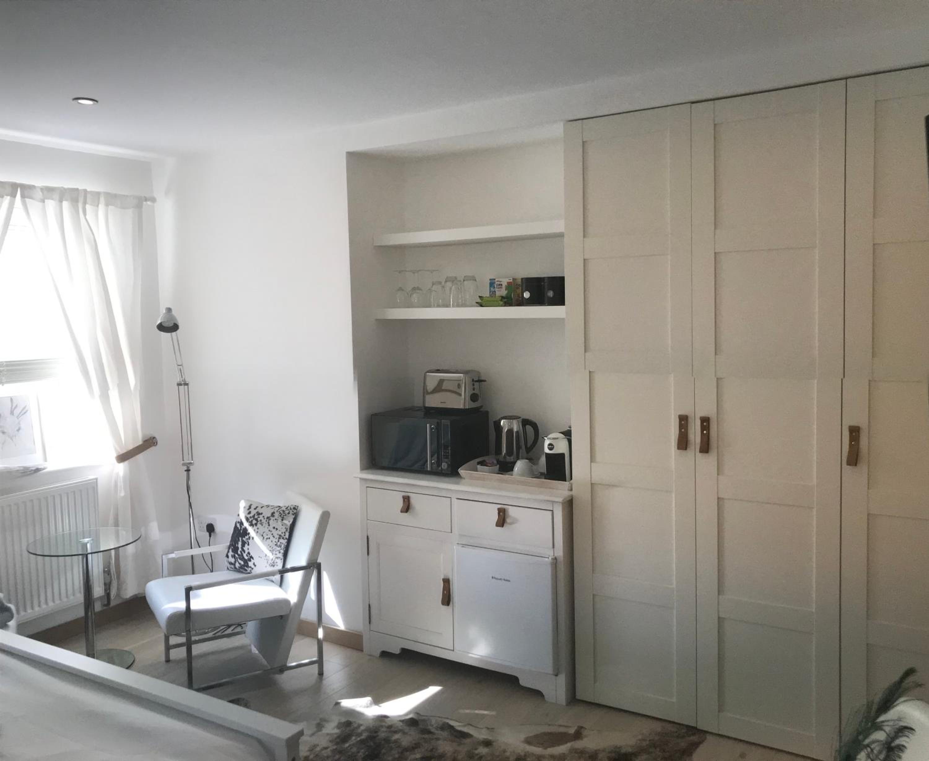 Deluxe King Suite photo 3