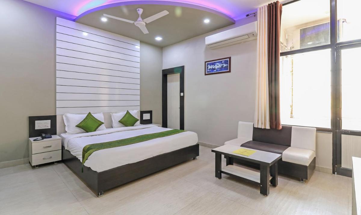 [Sanitized] Deluxe Double Room photo 2