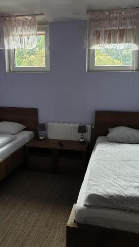 Standard Twin Room - Photo 7