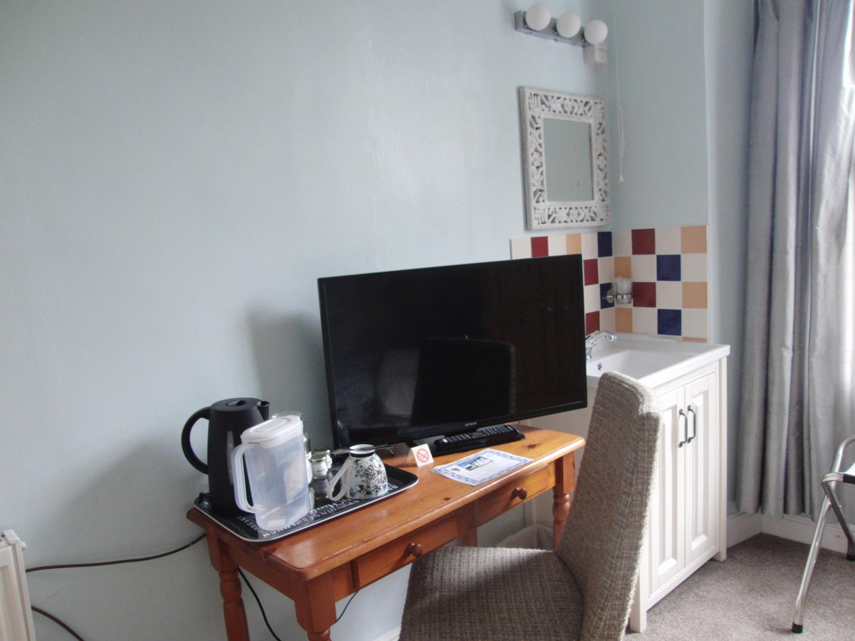 Single Room with Private Bathroom photo 3