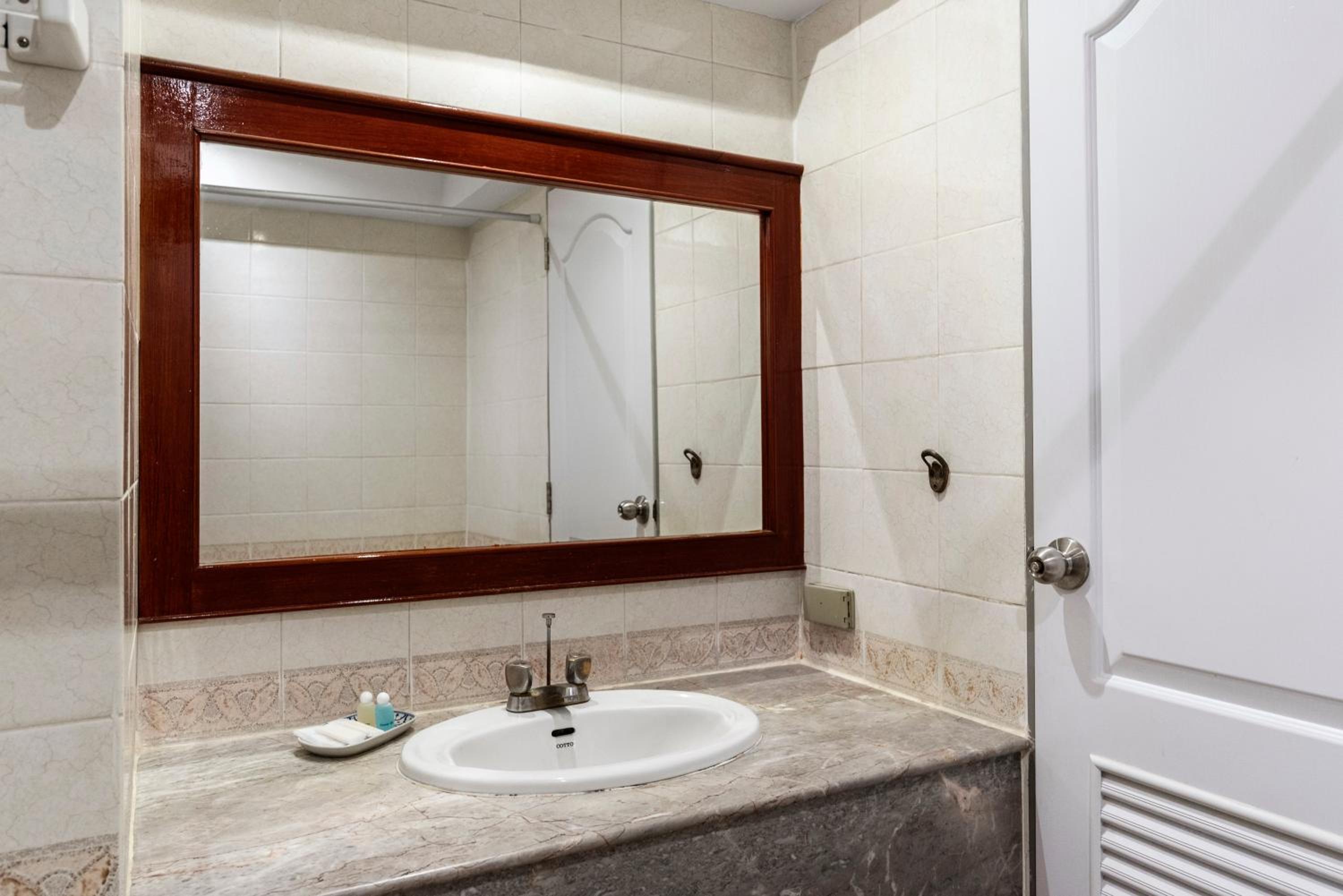 Superior King or Twin Room - Photo 6