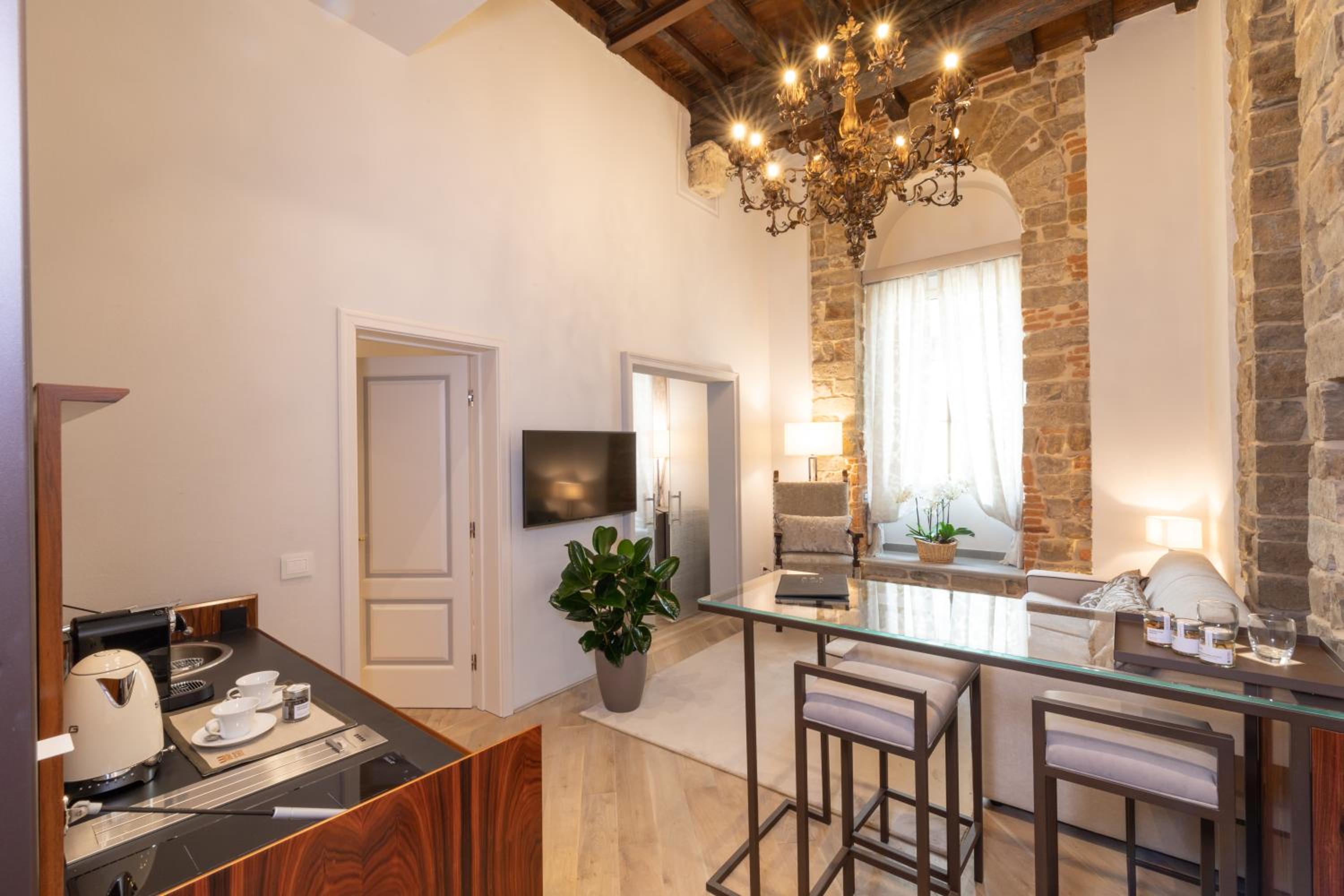 Botticelli - Deluxe Suite with Partial Duomo View
