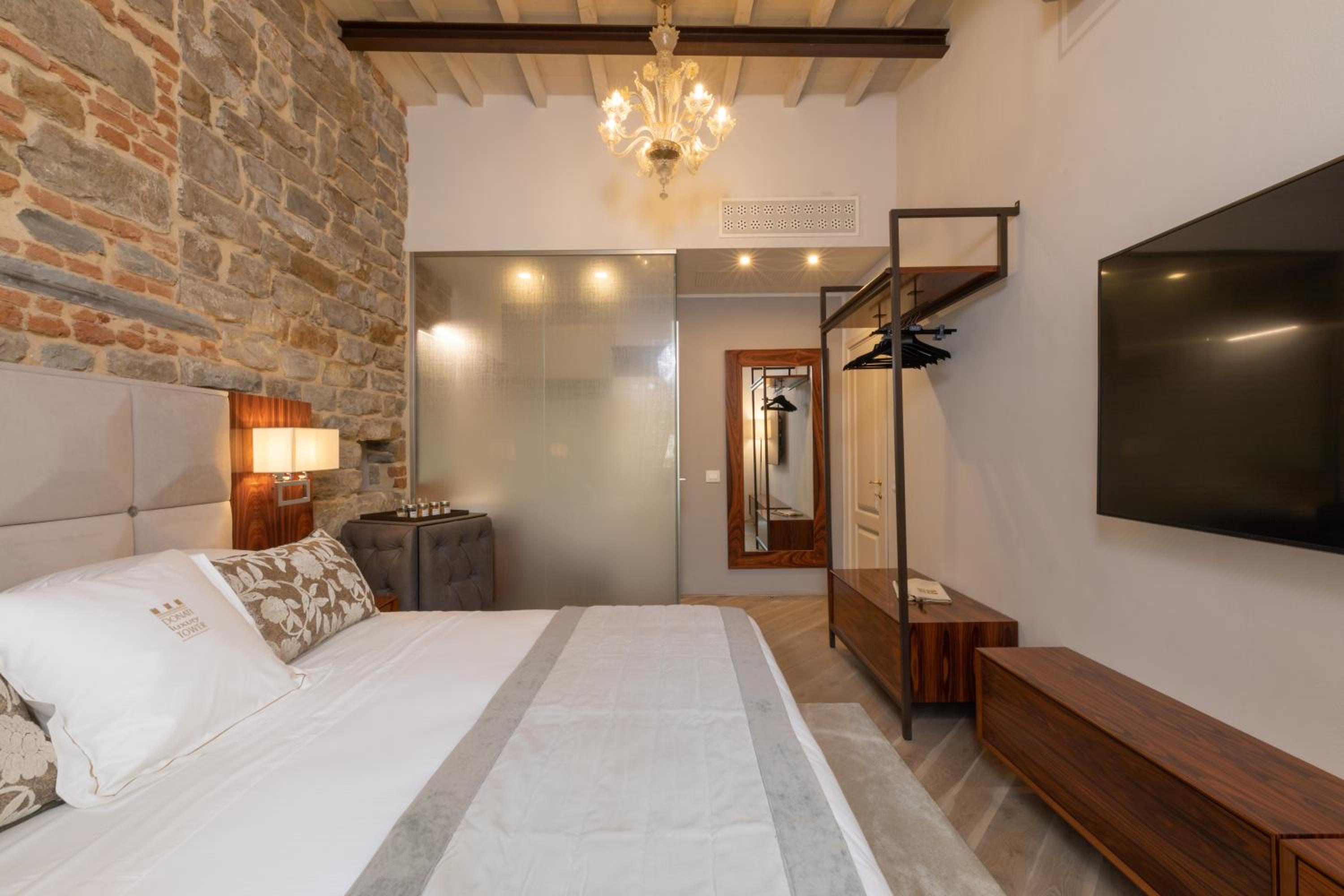 Leonardo - Deluxe King Suite with Duomo View
