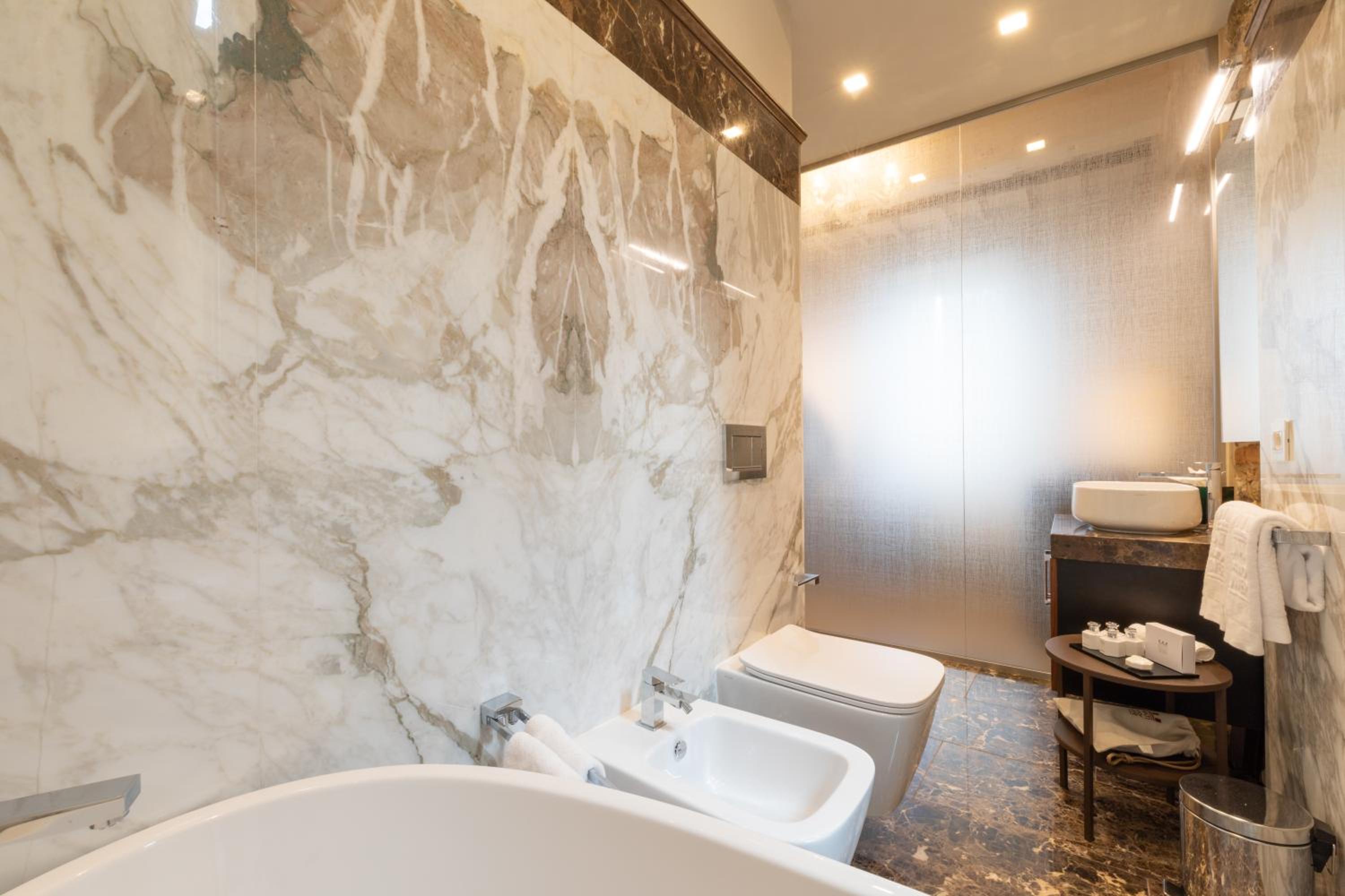 Leonardo - Deluxe King Suite with Duomo View