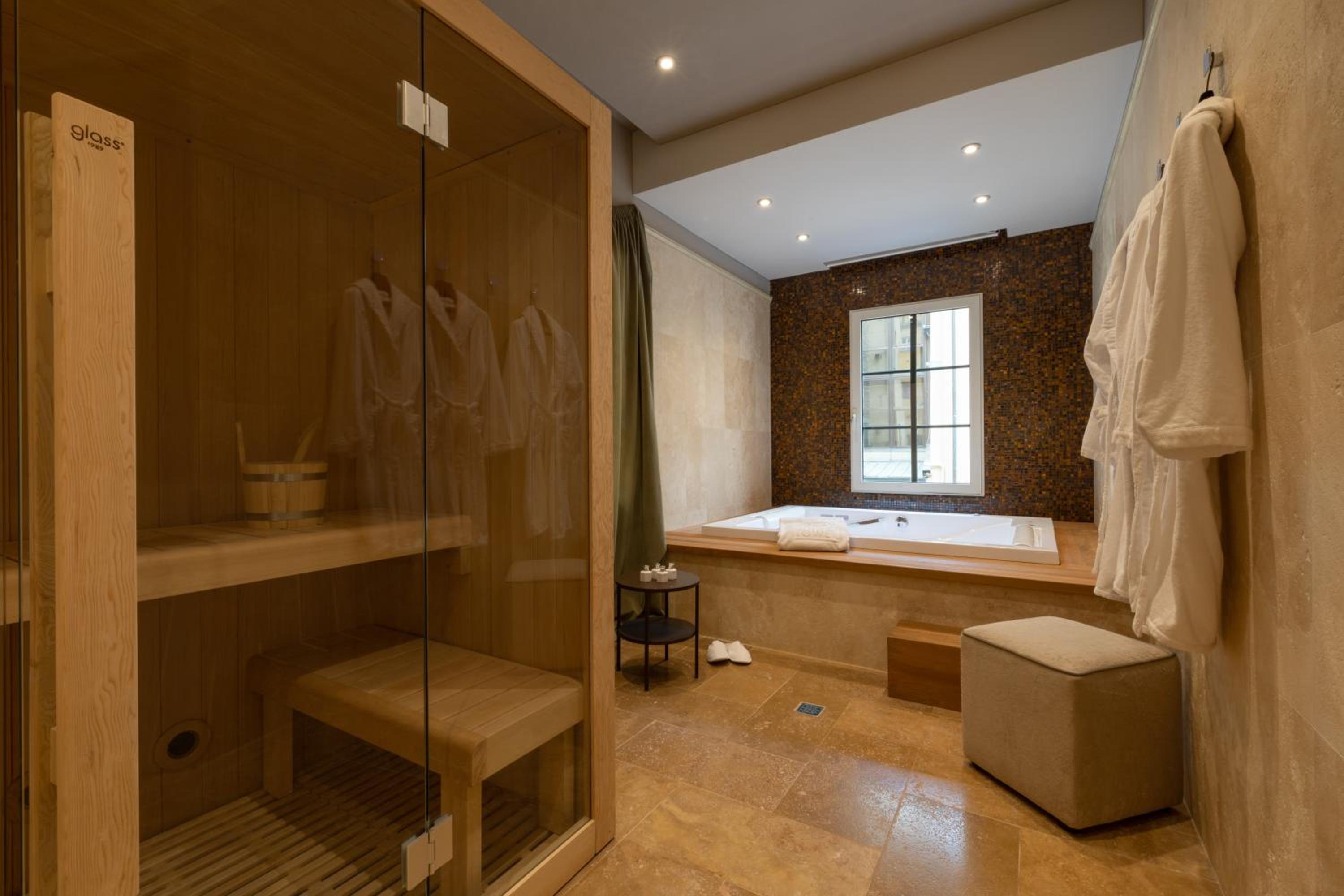 Giorgio Vasari - Suite with Private Sauna and Jacuzzi® thumbnail 5