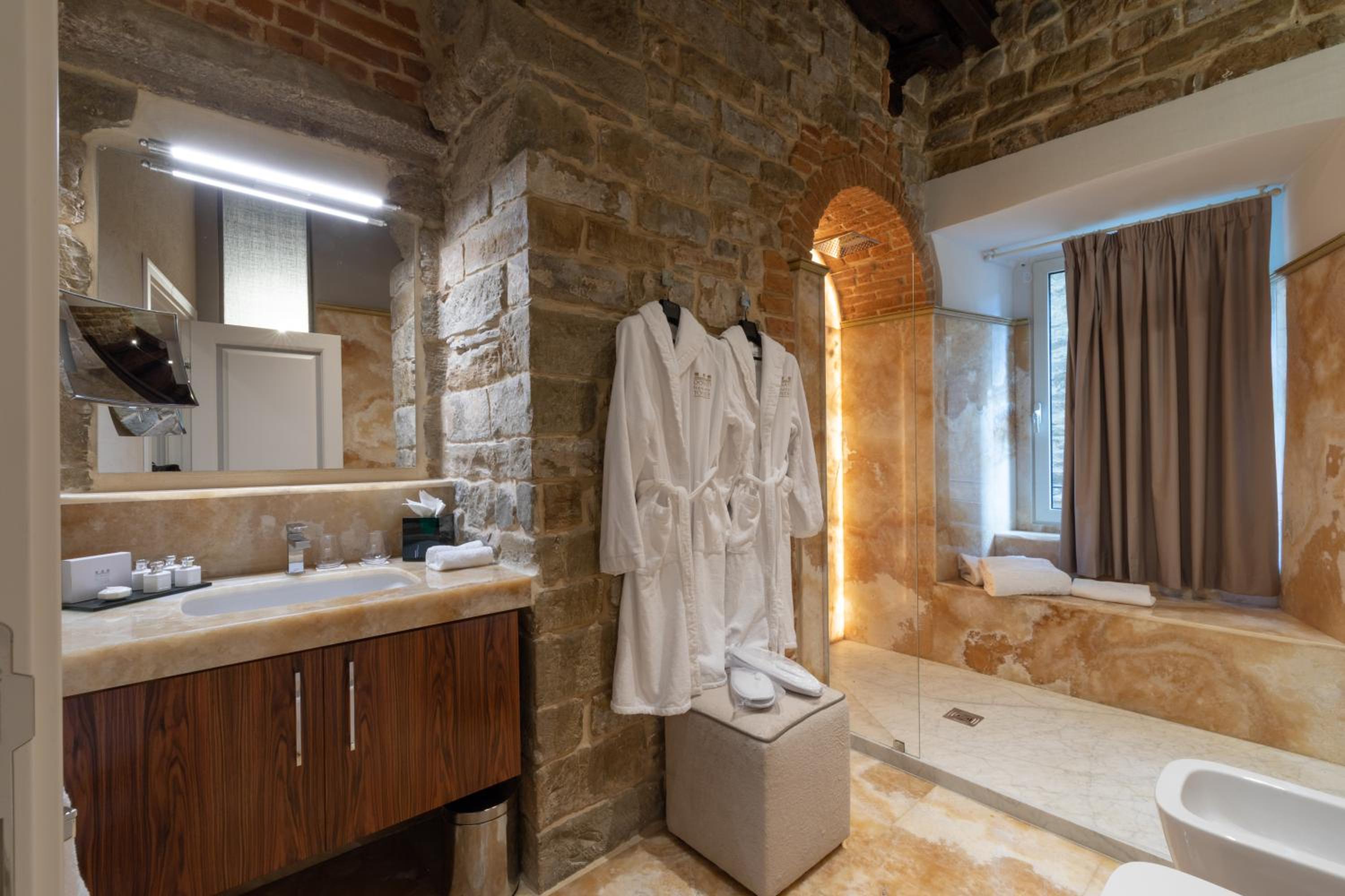 Donatello - Suite with Partial Duomo View