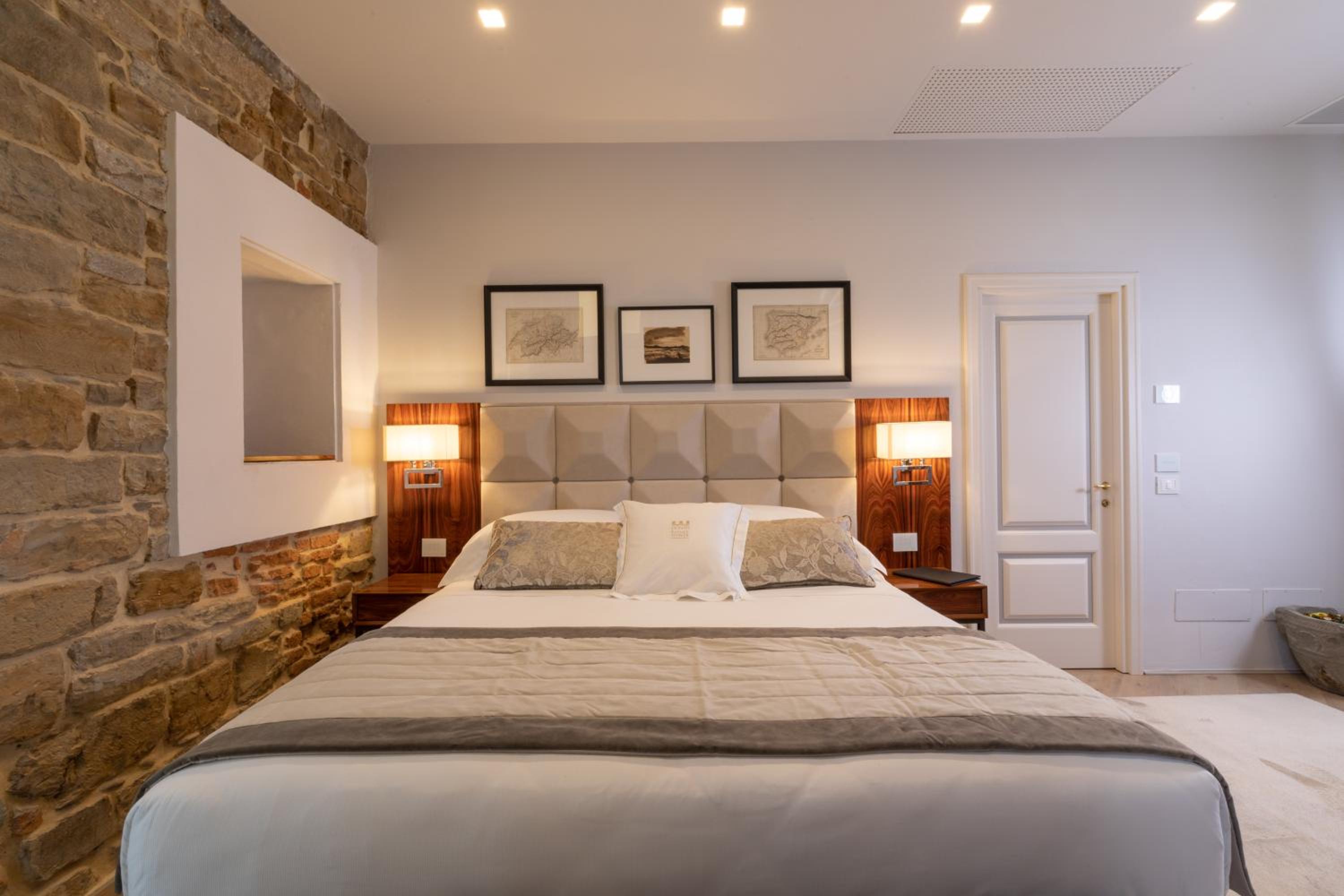 Michelangelo - Suite with Private Jacuzzi® with partial Duomo View