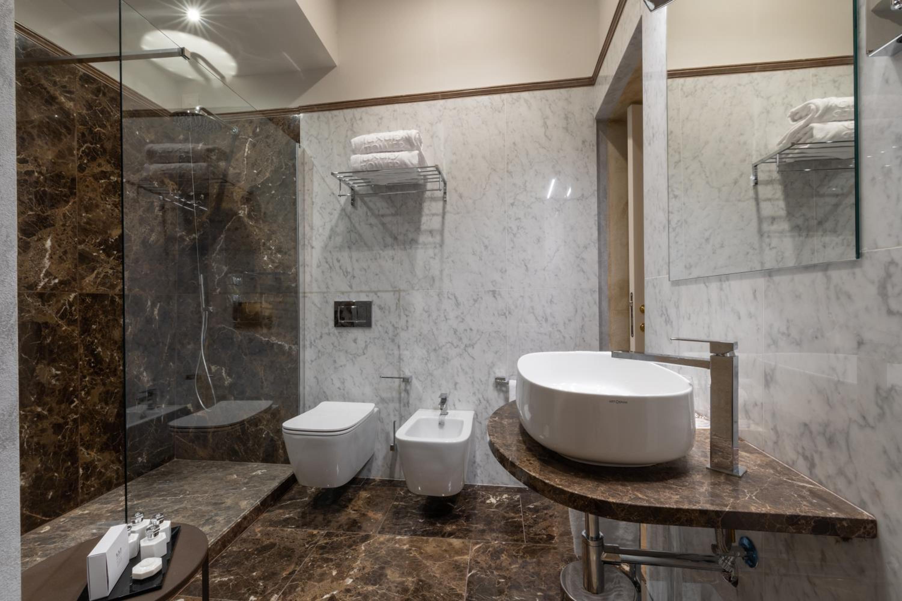 Michelangelo - Suite with Private Jacuzzi® with partial Duomo View