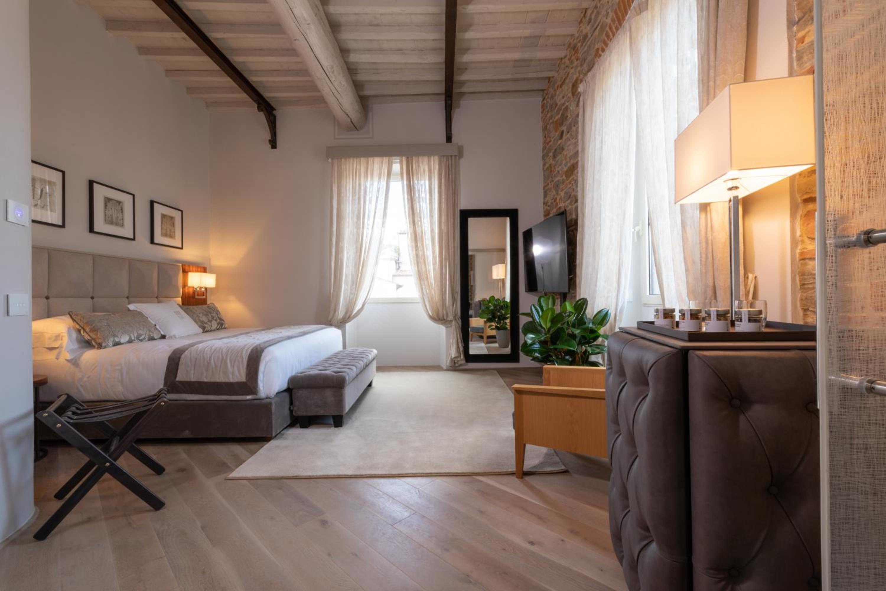 Raffaello - Deluxe Suite Duomo View with Spa Bath
