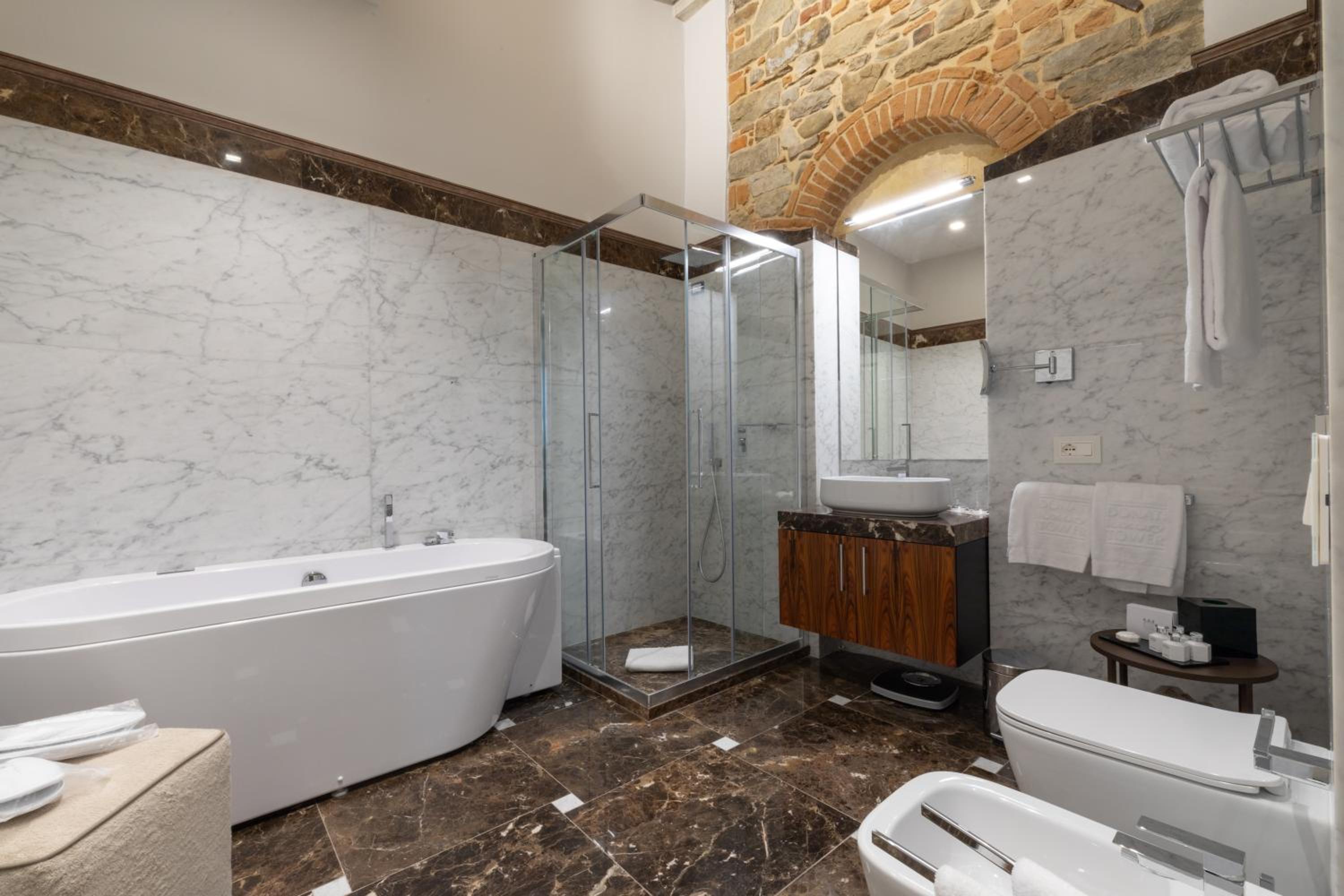 Raffaello - Deluxe Suite Duomo View with Spa Bath