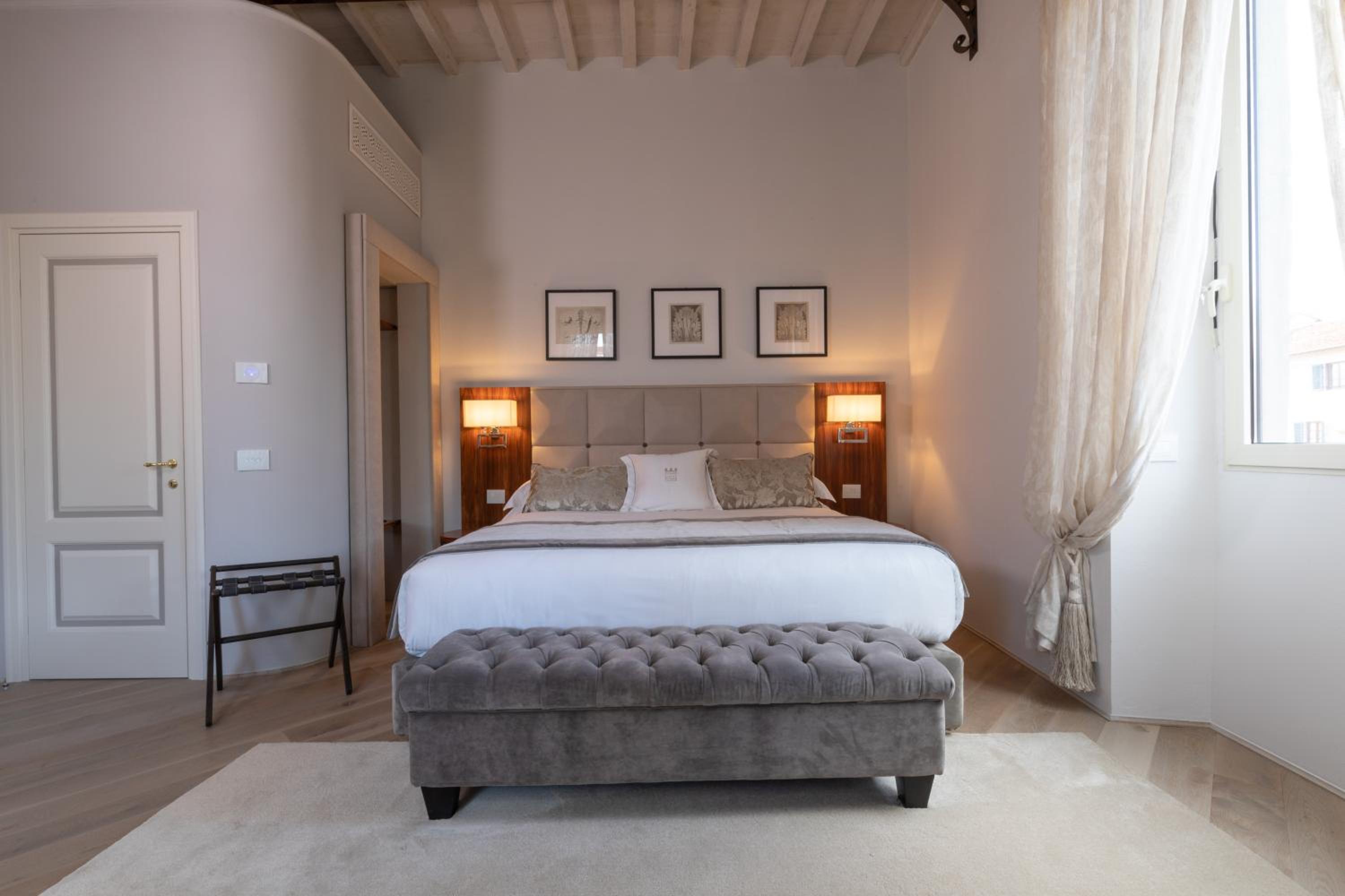 Raffaello - Deluxe Suite Duomo View with Spa Bath