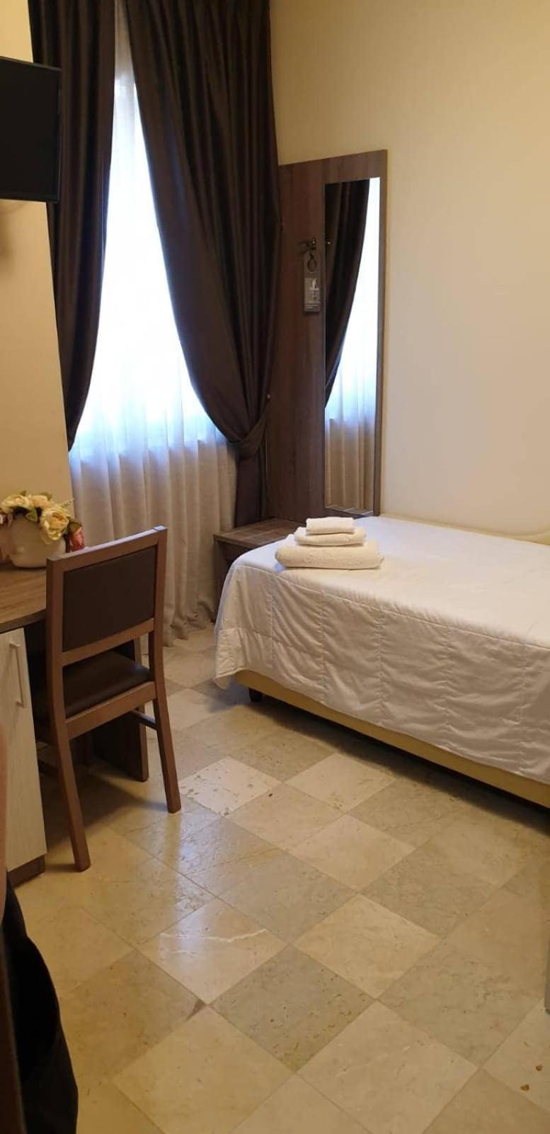 Single Room photo 1