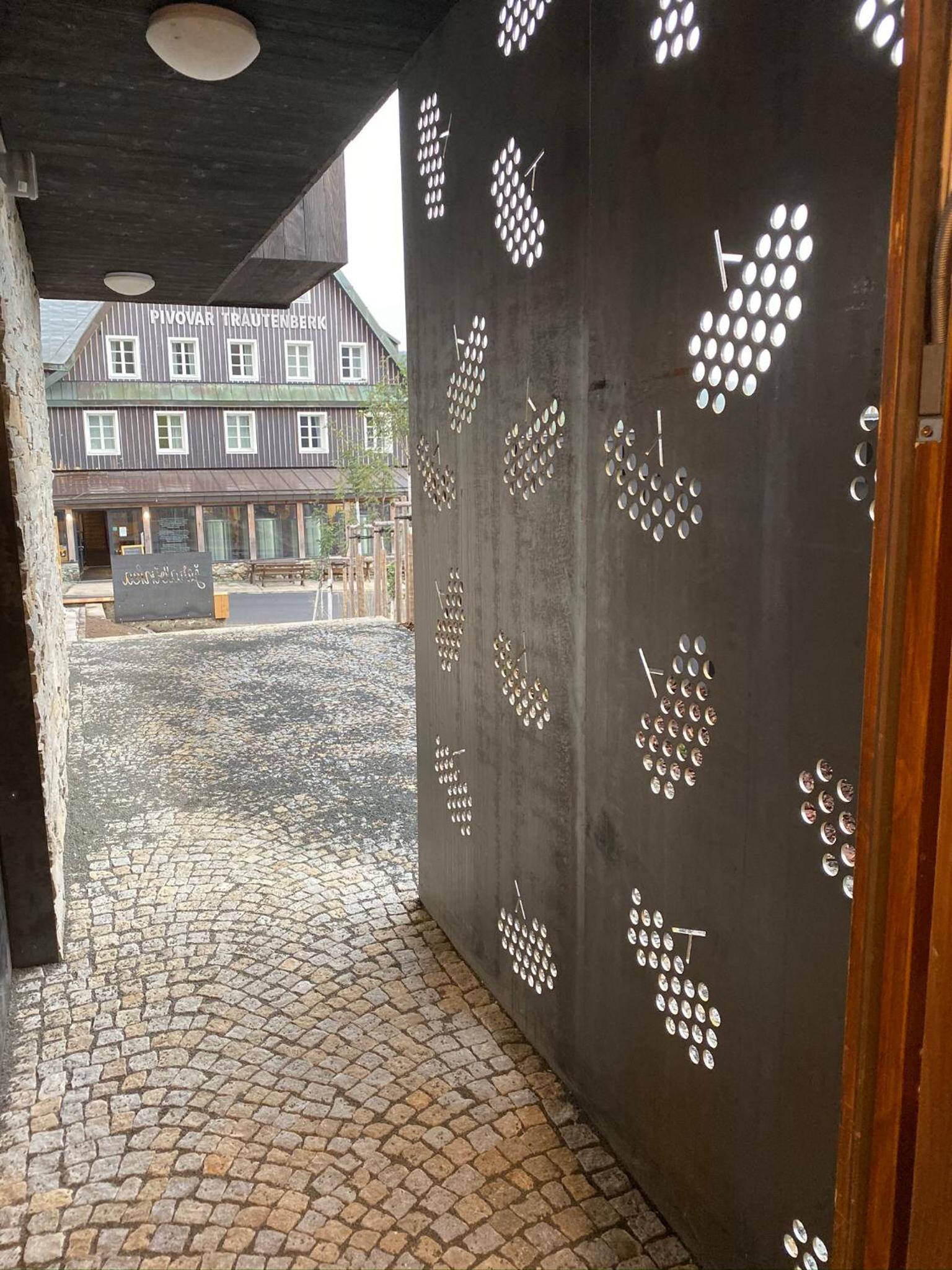 Quadruple Room - Photo 11