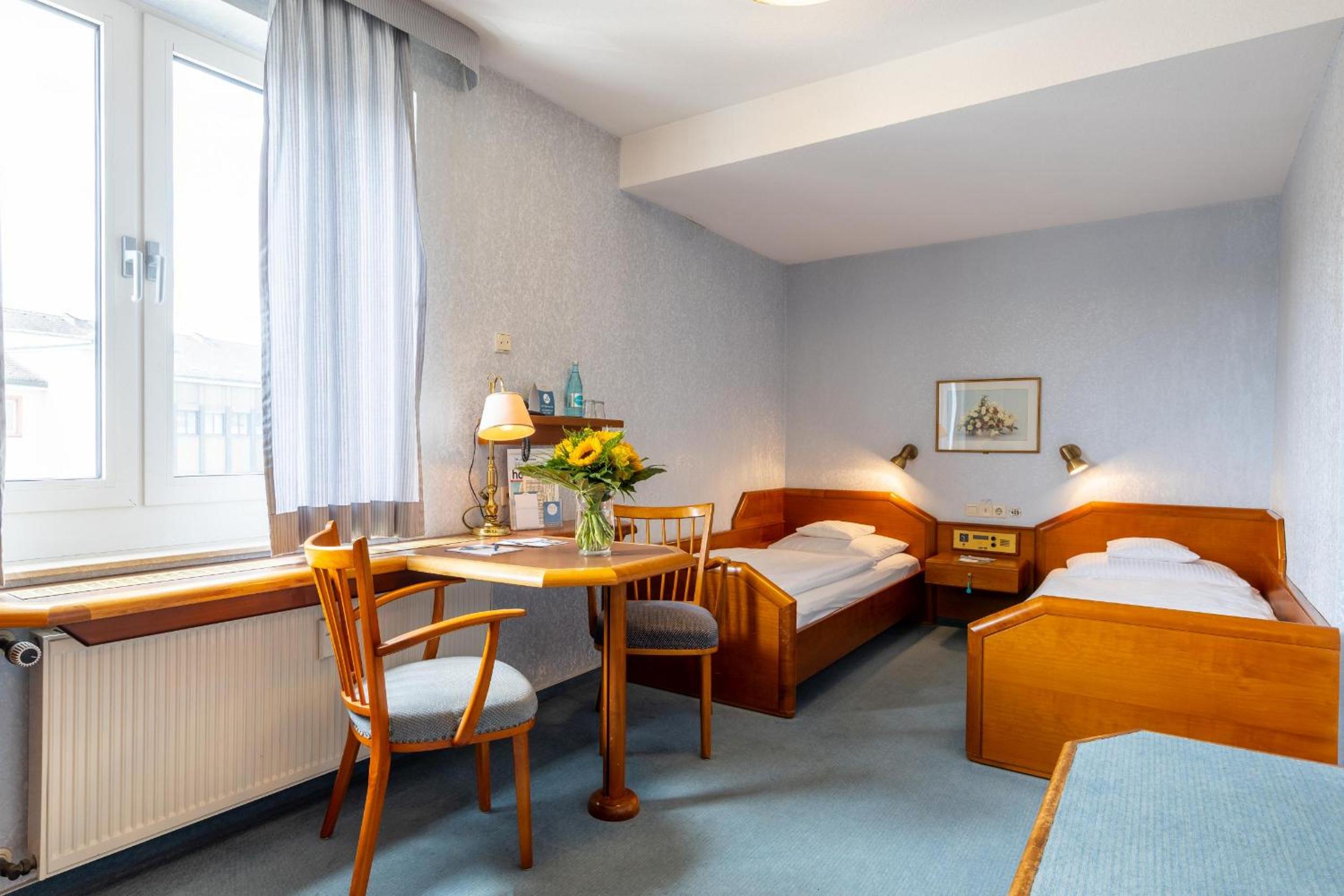 Twin Room - Photo 2