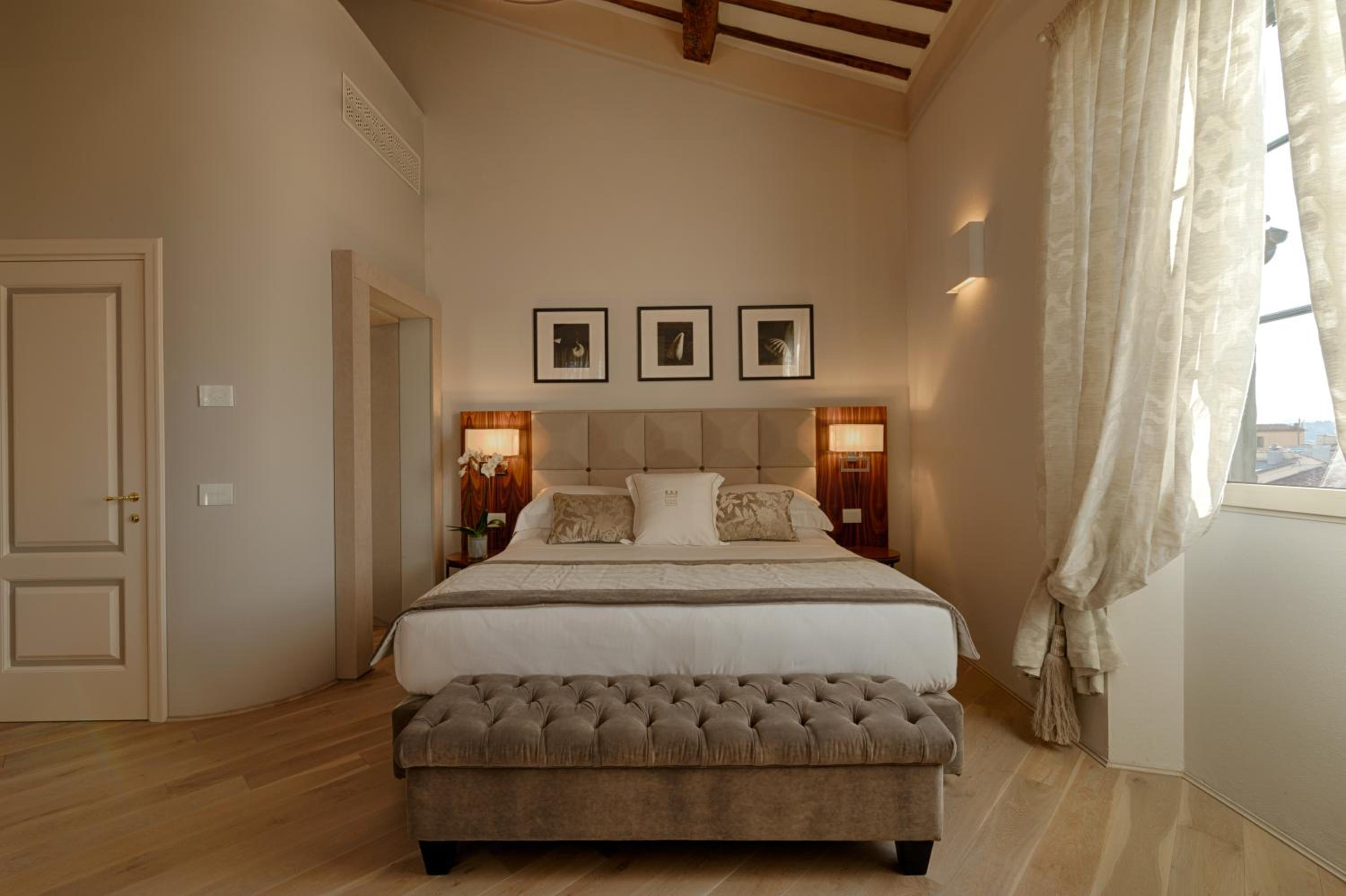 Brunelleschi - King Suite Duomo View with Spa Bath