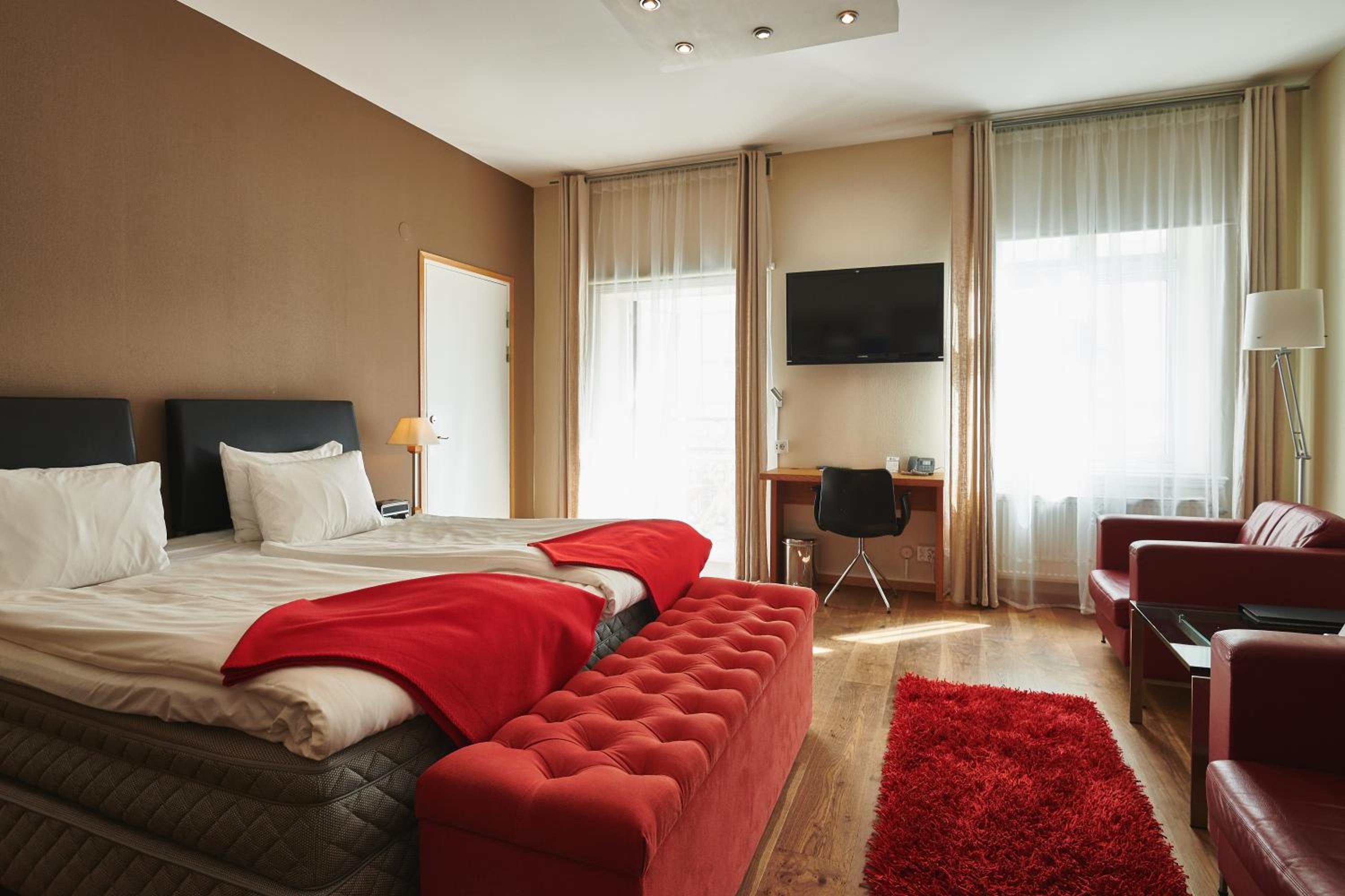 Deluxe Double King Room - Photo 4