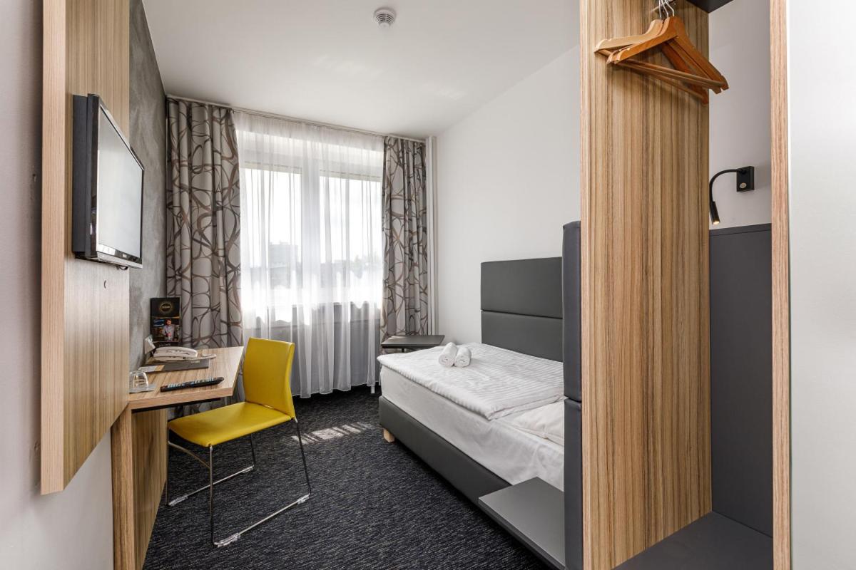 Deluxe Single Room (No Air-Conditioning) photo 3