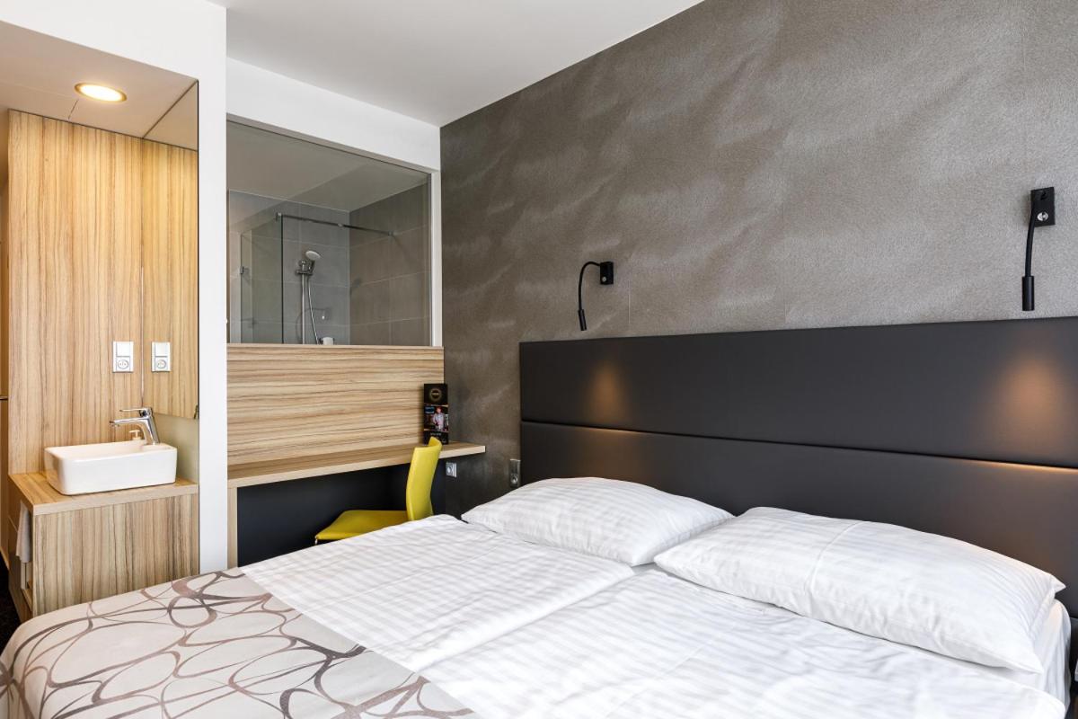 Deluxe Double or Twin Room photo 2