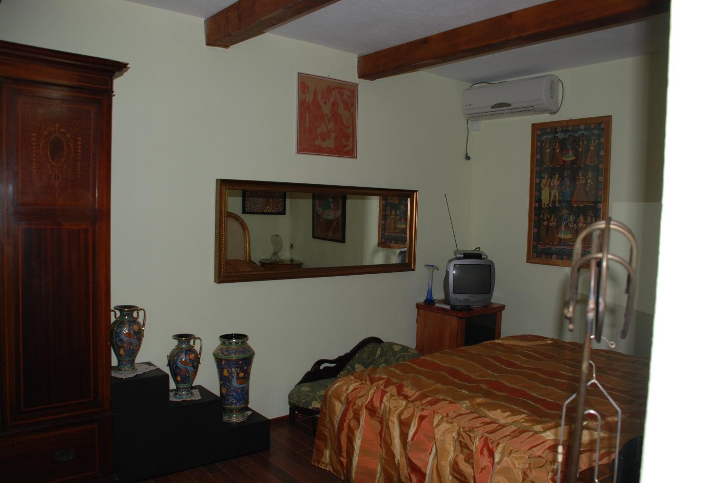 Standard Double Room - Photo 9