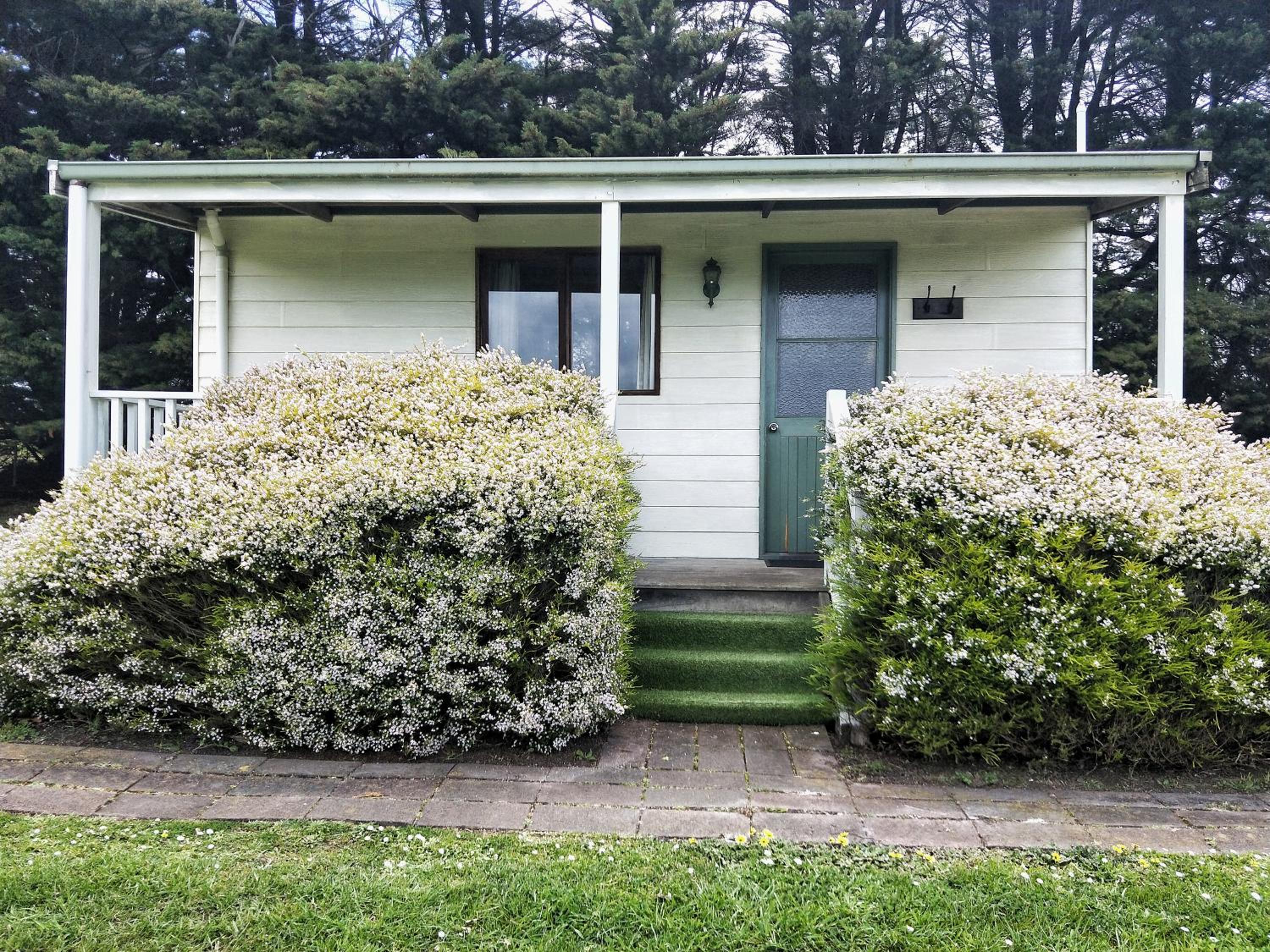 Pet Friendly - Queen Bed Cottage With Country View photo 2